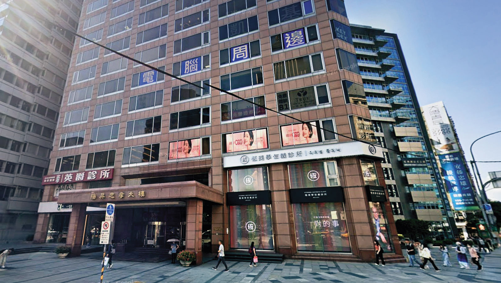 晶鑽診所位於揚昇忠孝大樓（圖），鄰近捷運市政府站。（翻攝Google Maps）