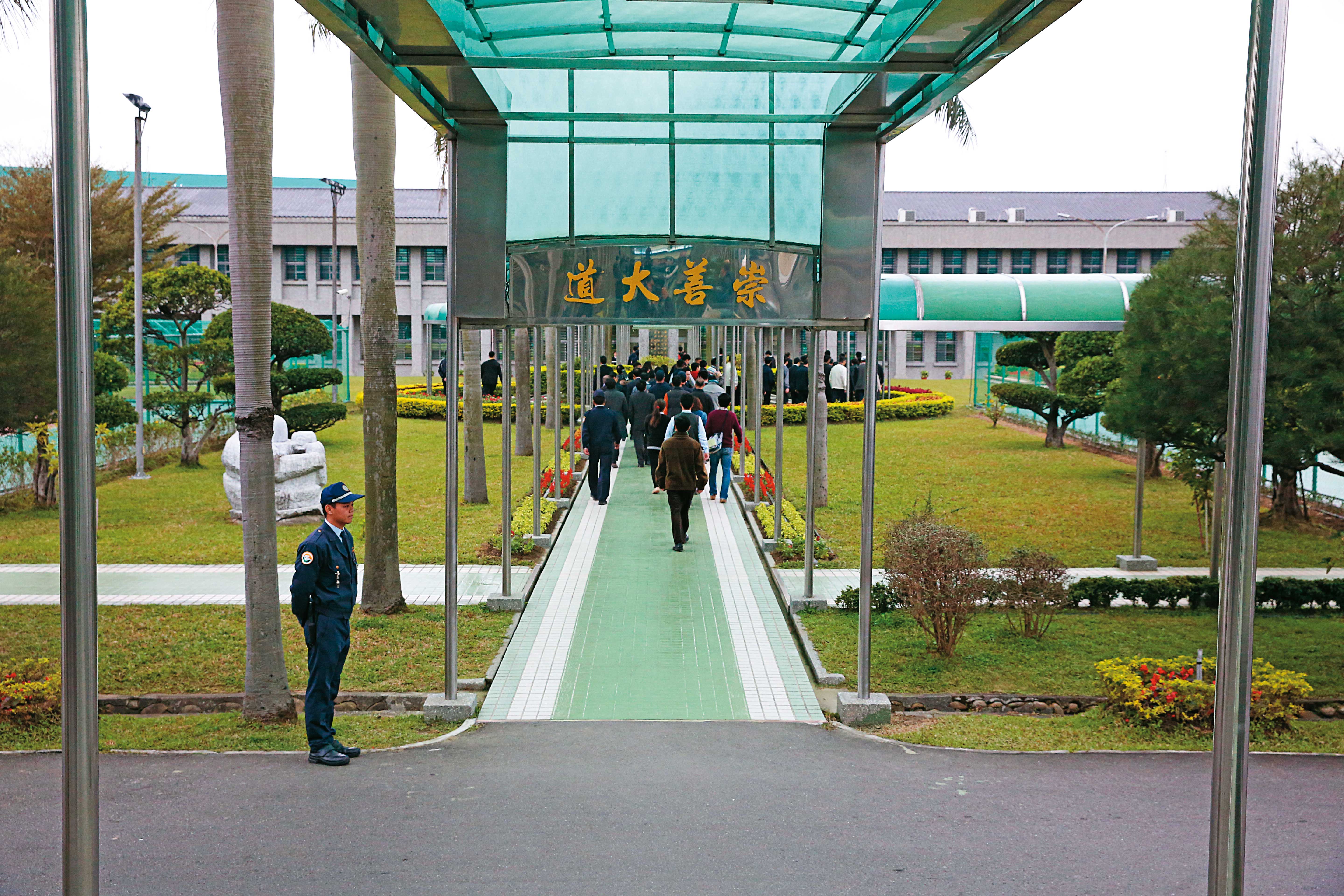 吳姓管理員頻繁請假引發模仿效應，北監戒護人力爆發空窗危機。圖非當事人。