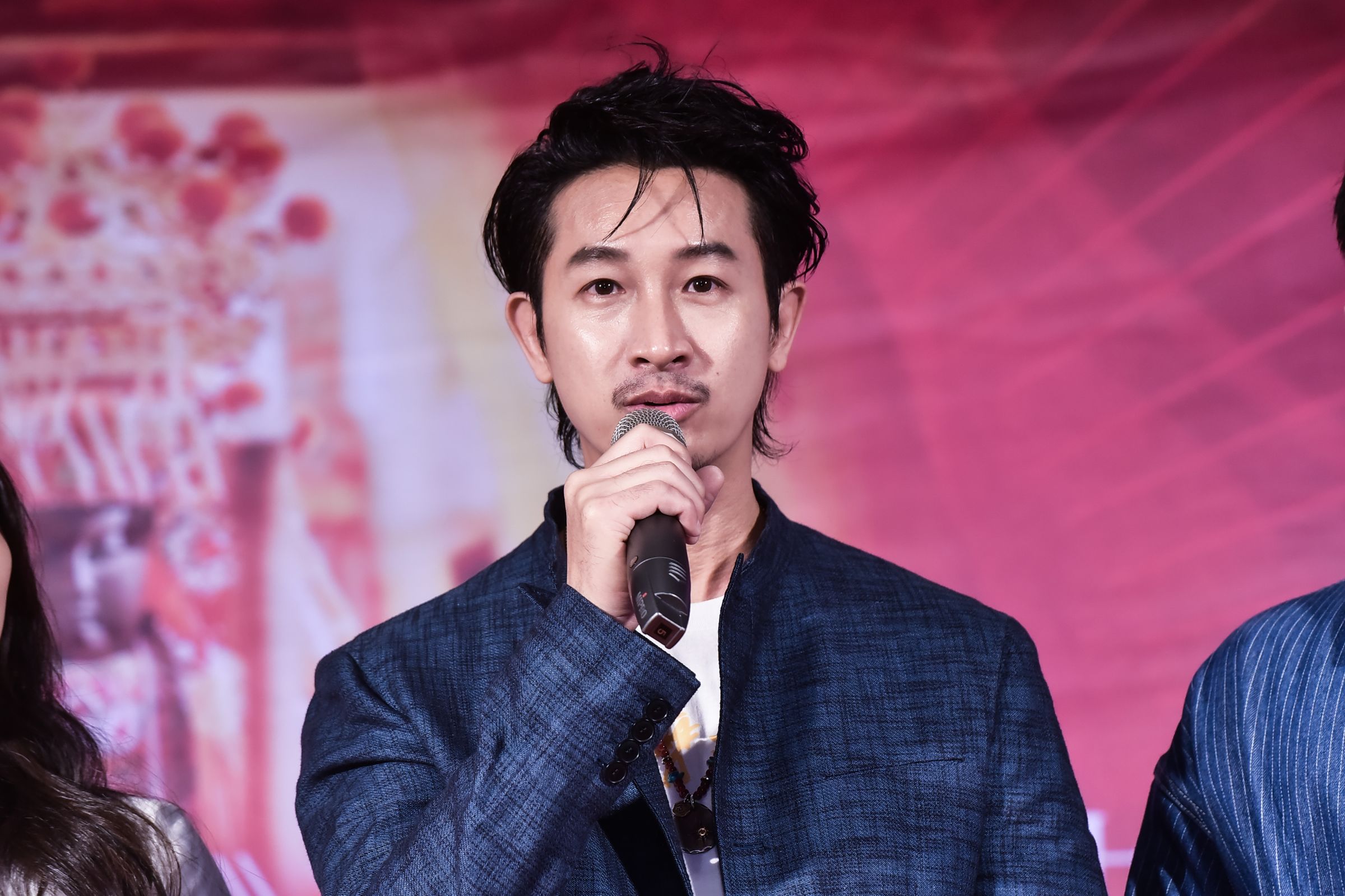 Darren(邱凱偉)飾演的雷法宗師因嚮往自由而拒絕編列仙班,翻轉神仙高高在上的形象。(北投映像電影提供)