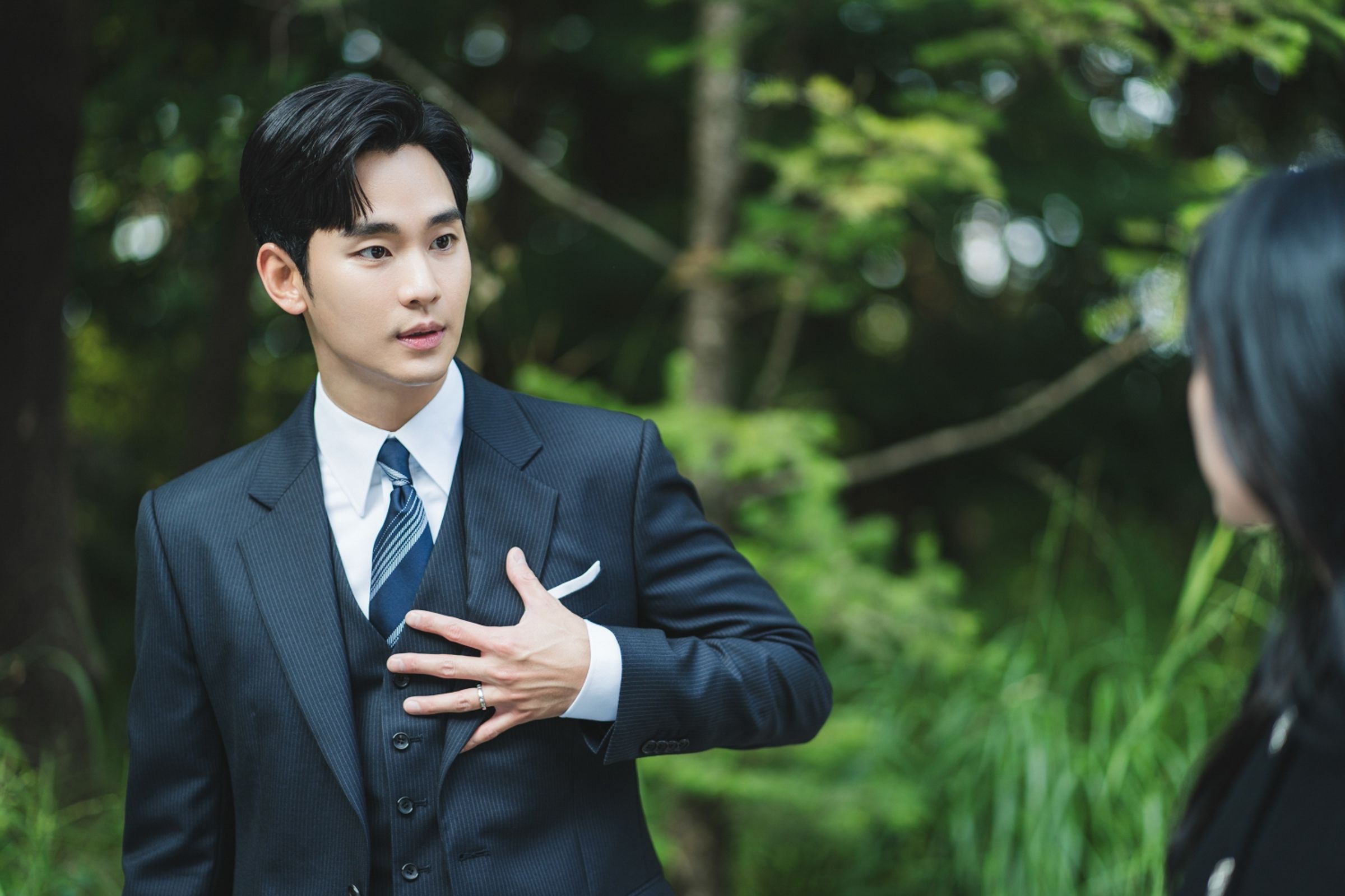 金秀賢主演《淚之女王》傳降價演出,韓媒曝「不是最低片酬」。(Netflix提供)