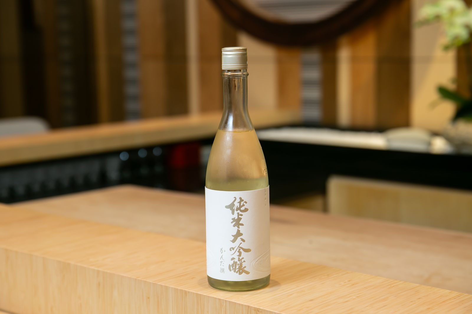 神田裕行此次快閃是為了11月客座而來，所帶來自製清酒，其瓶身刻著他的名字，日後也將於台北萬豪販售。