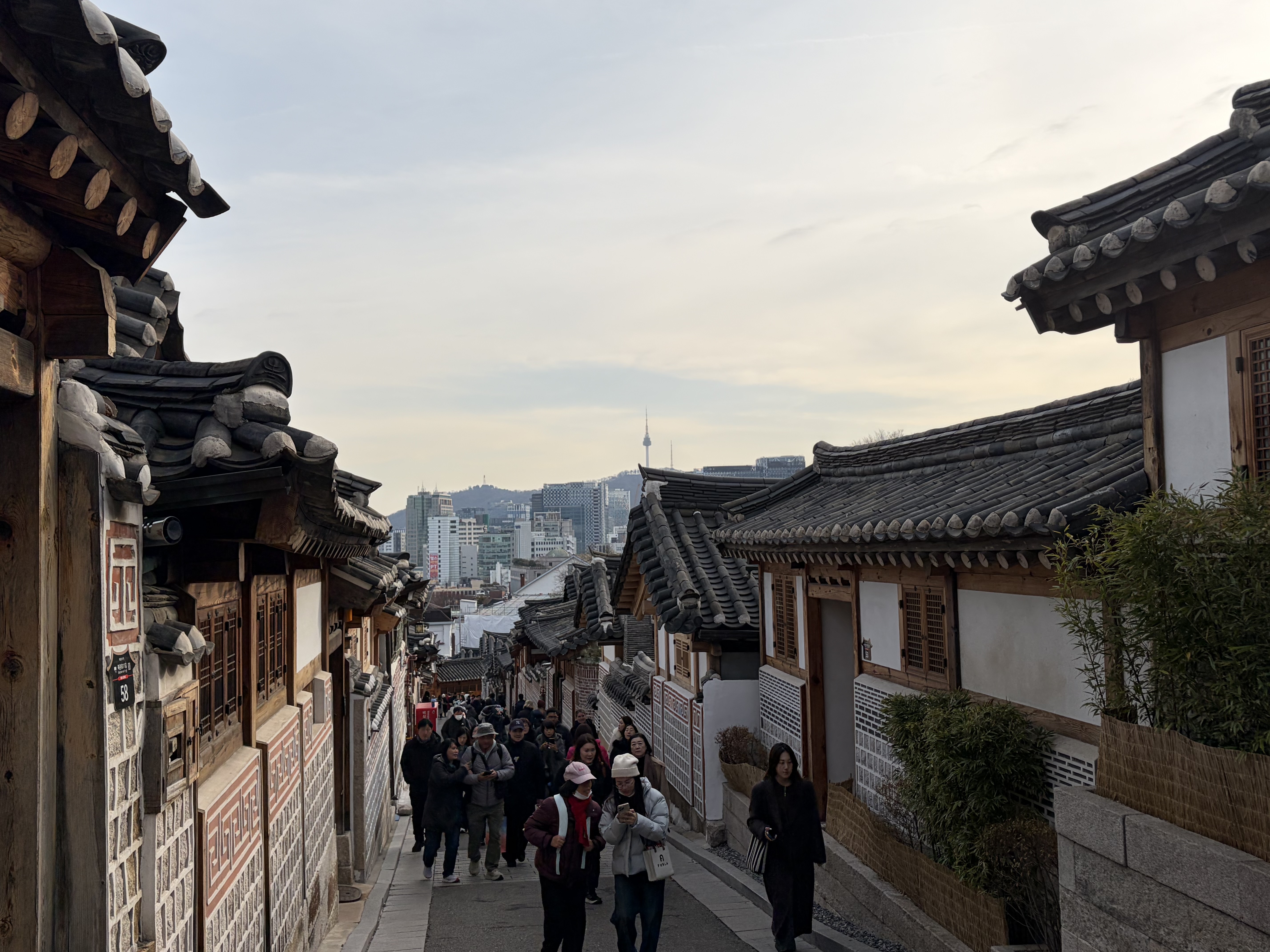 近期社群媒體上不少網友抱怨,疑似信用卡遭到重複扣款。