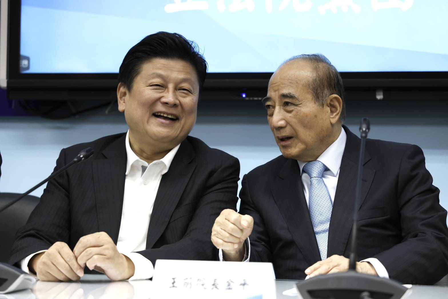 王金平拜會國民黨團,同框國民黨總召傅崐。