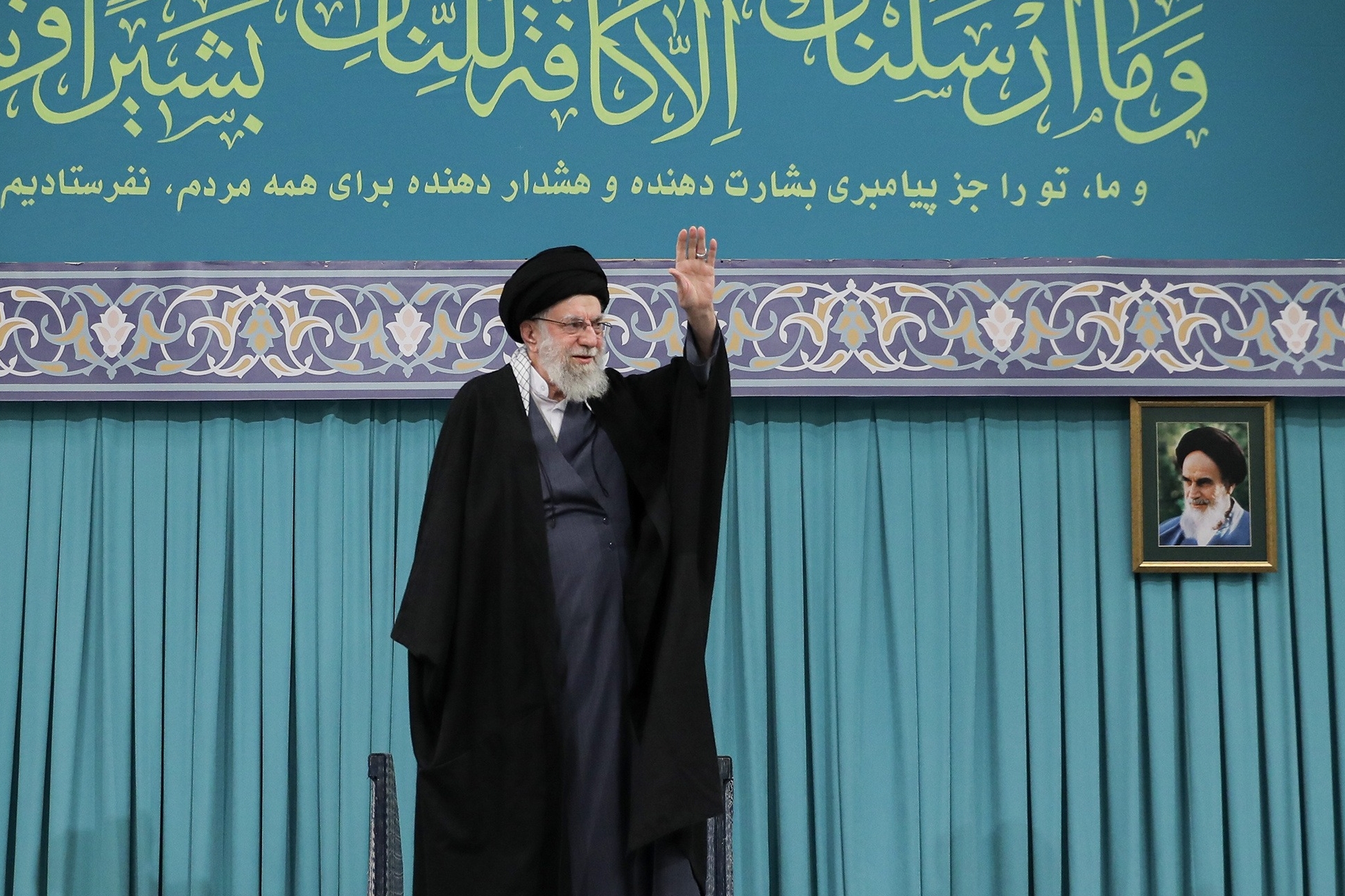 中東情勢已瀕臨全面衝突的引爆點,美伊雙方在軍事與外交上的博弈已進入最高警戒狀態,圖為伊朗最高領袖哈米尼。(翻攝自哈米尼X)