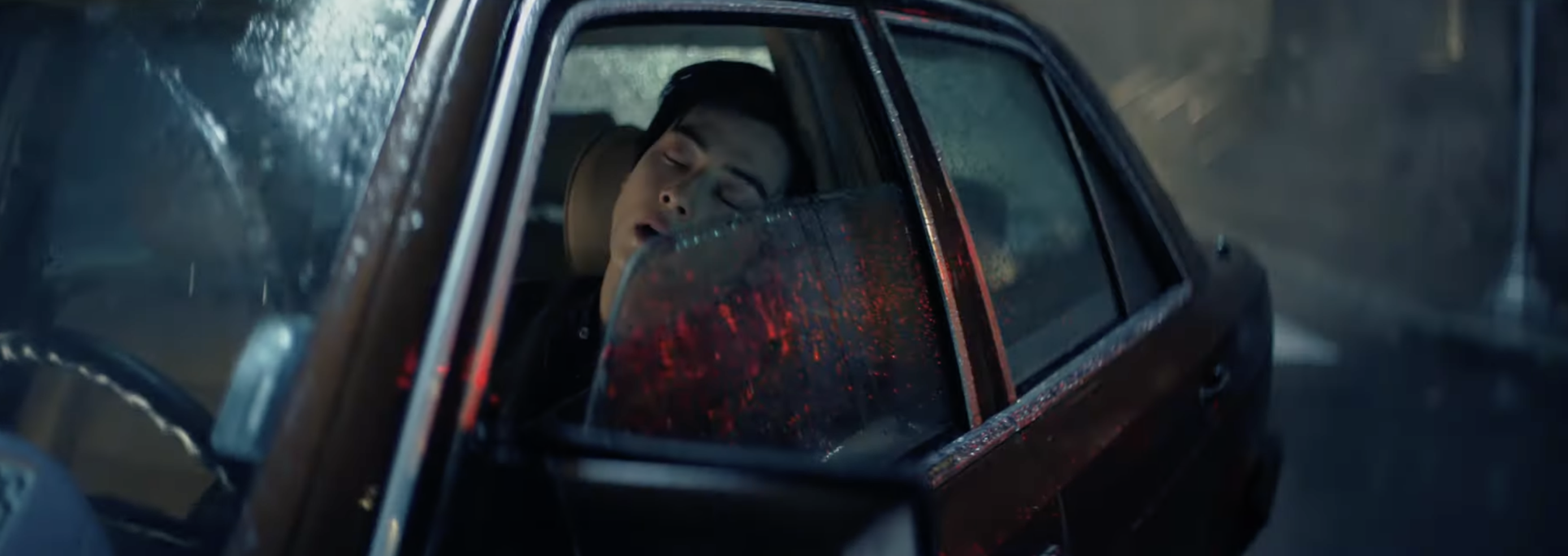 車銀優釋出個人新專輯《ENTITY》預告，情傷表情竟超級撩人。（截圖自MV）