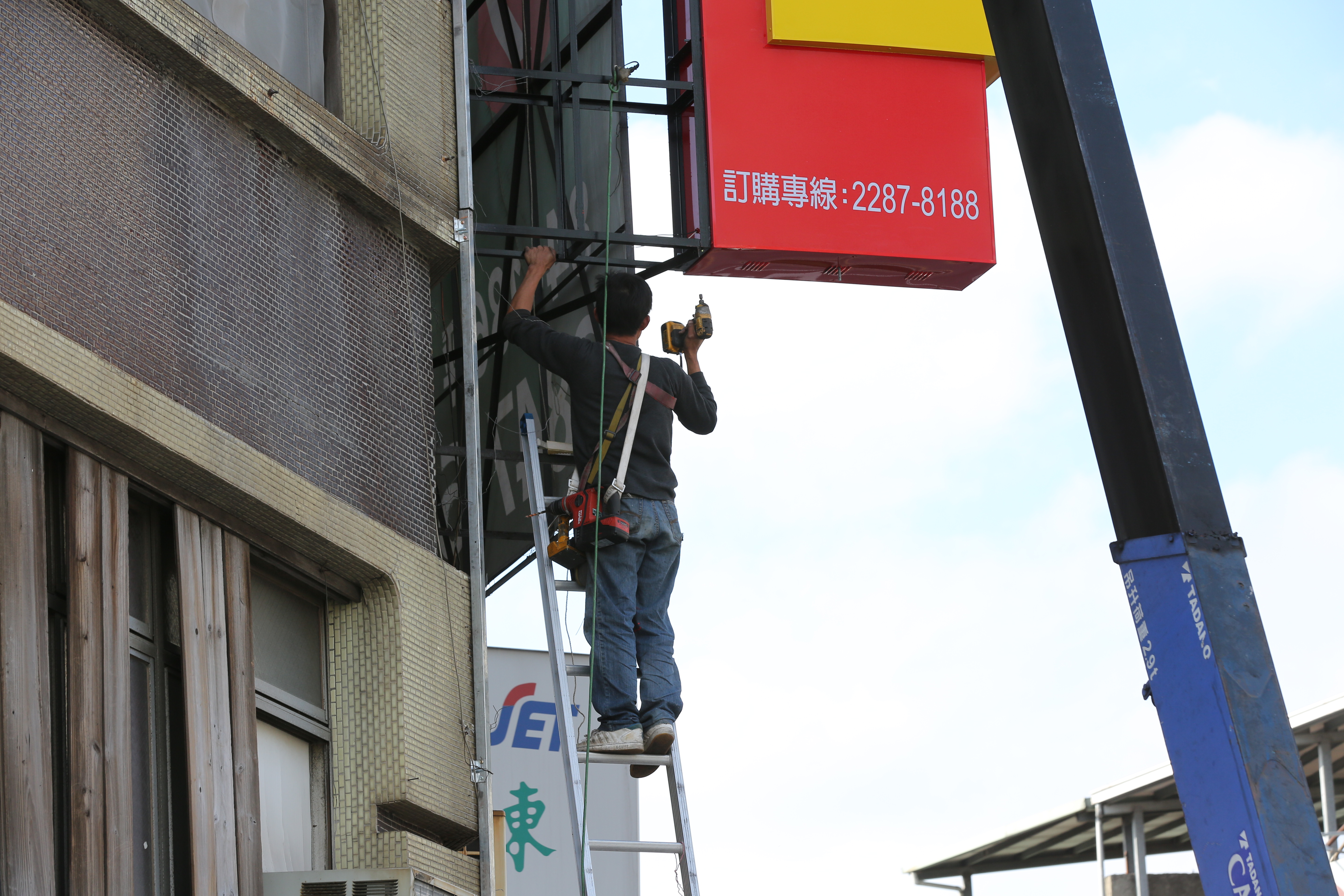 勞保不僅能照顧退休生活，也有職災保障給付，勞工一定要懂得自身權益。