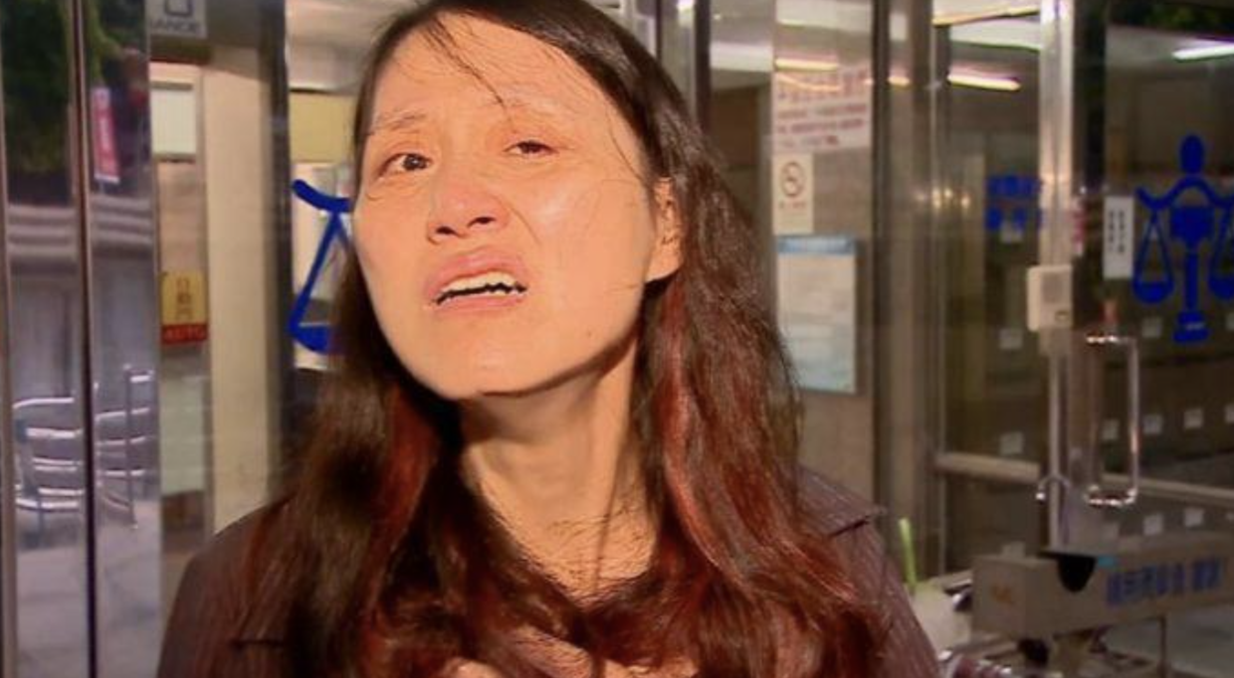 張淑晶在獄中和獄友發生爭執,她因此左手受傷、瘀青。(翻攝畫面)