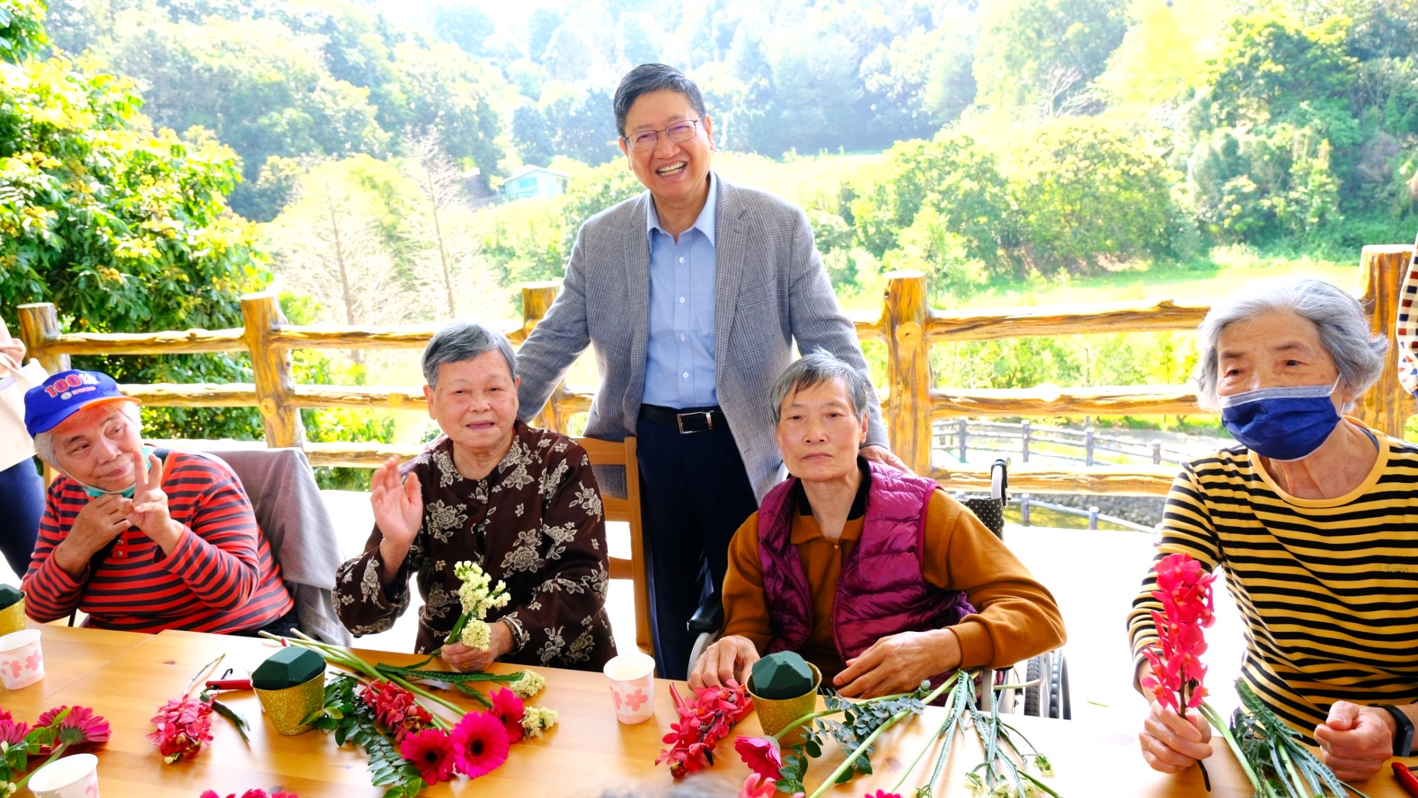 新竹縣政府整合社區多元服務據點，做鄉親的神隊友。（新竹縣政府提供）