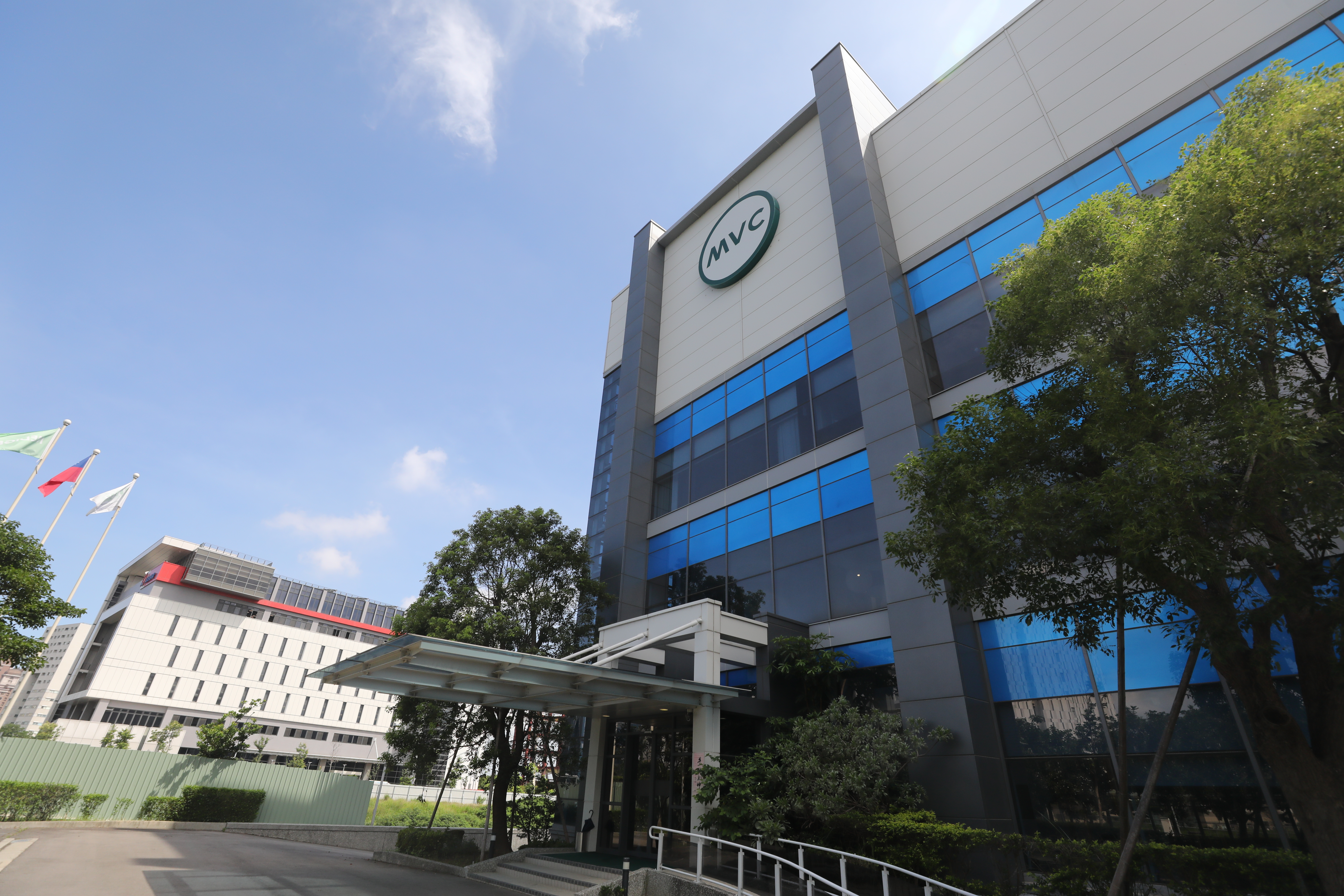 針對國民黨立委候選人廖偉翔質疑疫苗採購案黑幕重重，高端發聲明反擊，委請律師提告。（本刊資料照）