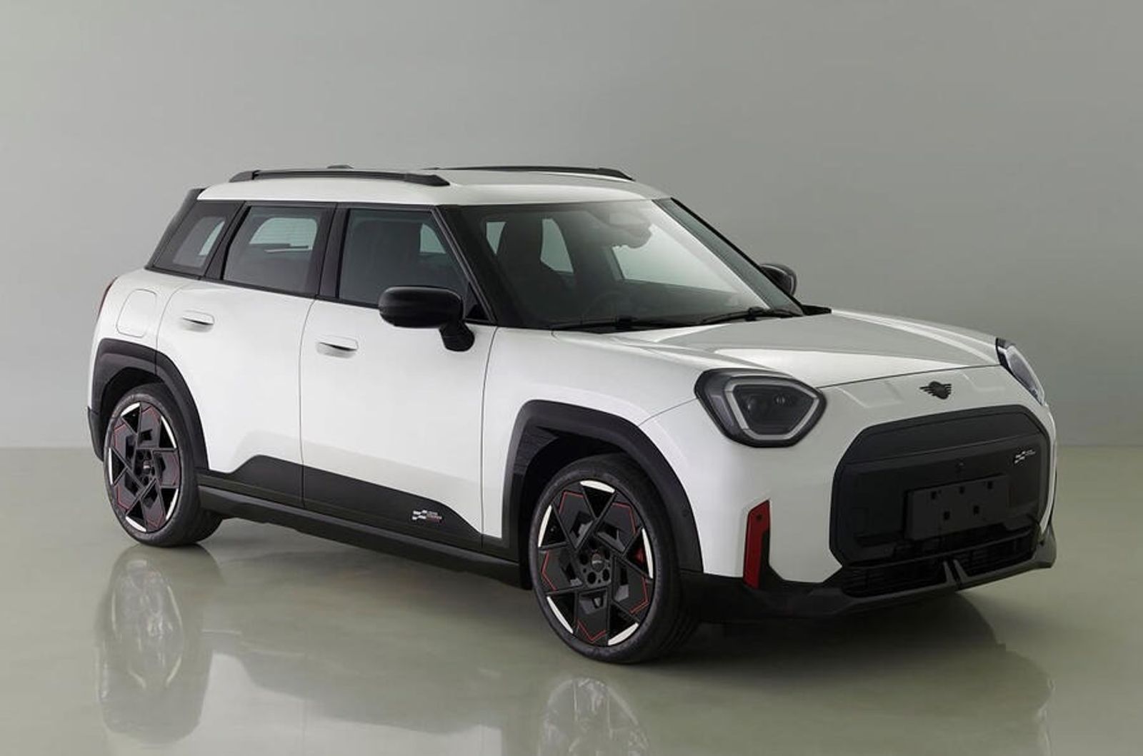 【海外車訊】更輕、更快、更強悍！Mini JCW電動版技術細節全球首曝。