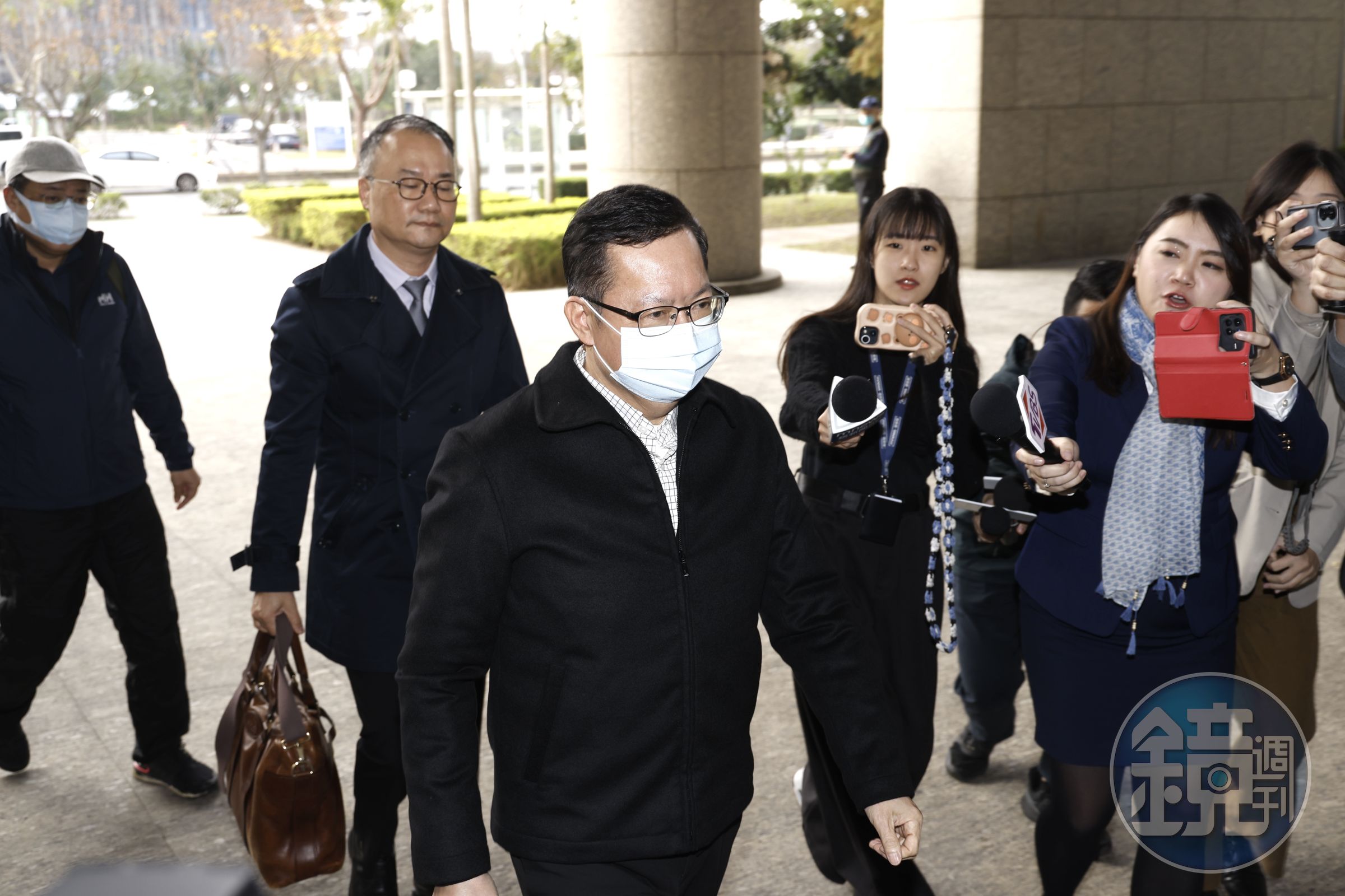 鄭文燦週一為收賄案出庭。