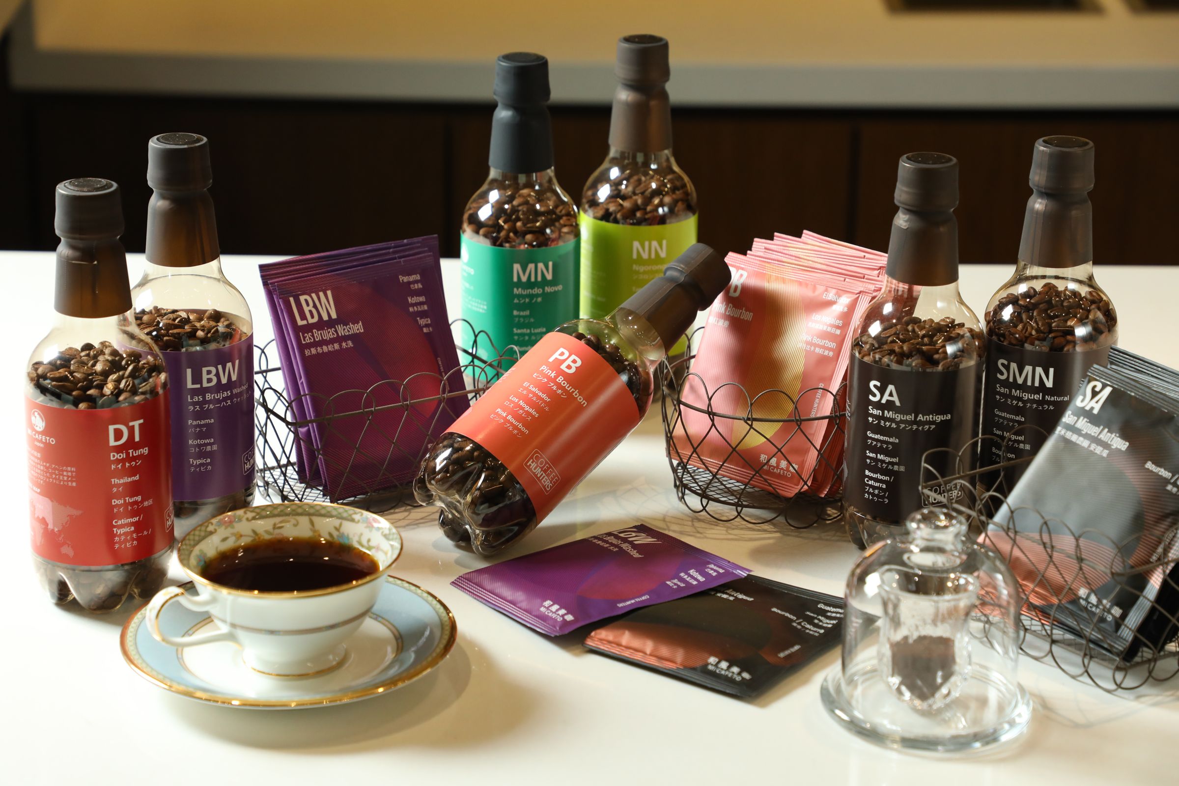 「咖啡獵人系列COFFEE HUNTERS」專門引進來自巴拿馬、薩爾瓦多、坦桑尼亞、巴西、瓜地馬拉、泰國,尚未廣泛流通的稀有咖啡品種。(依品種1,200~1,350元/瓶、160g)