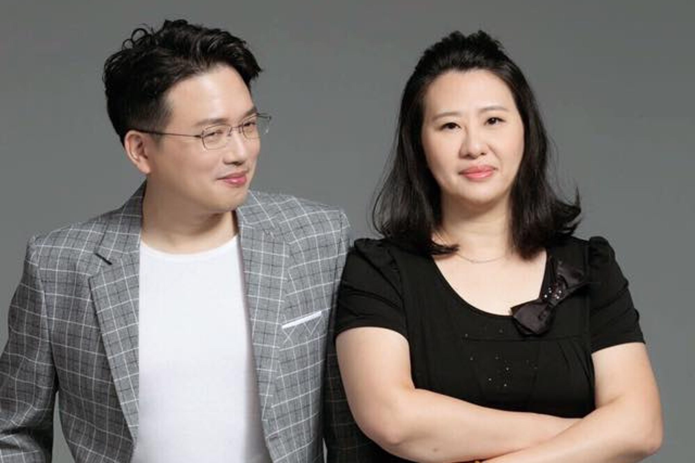 江坤俊被爆不倫疑雲,元配劉藺秦雖然對外宣示主權,不過私下真實氣炸與冷處理的反應曝光,夫妻過往公開曬愛也成更心酸的回憶。(翻攝臉書)