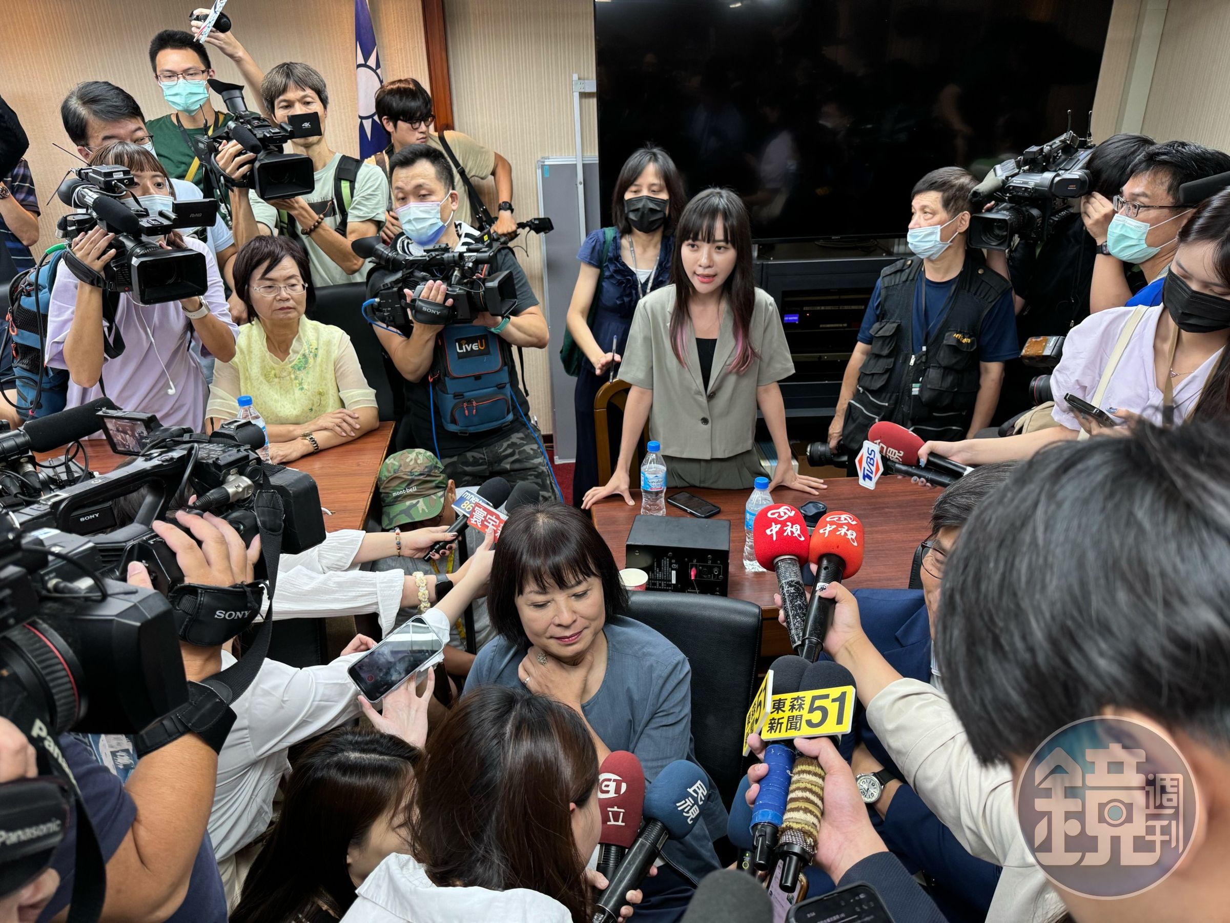 民進黨立委黃捷目睹王鴻薇暴打林楚茵,她建議王要去接受心理治療。