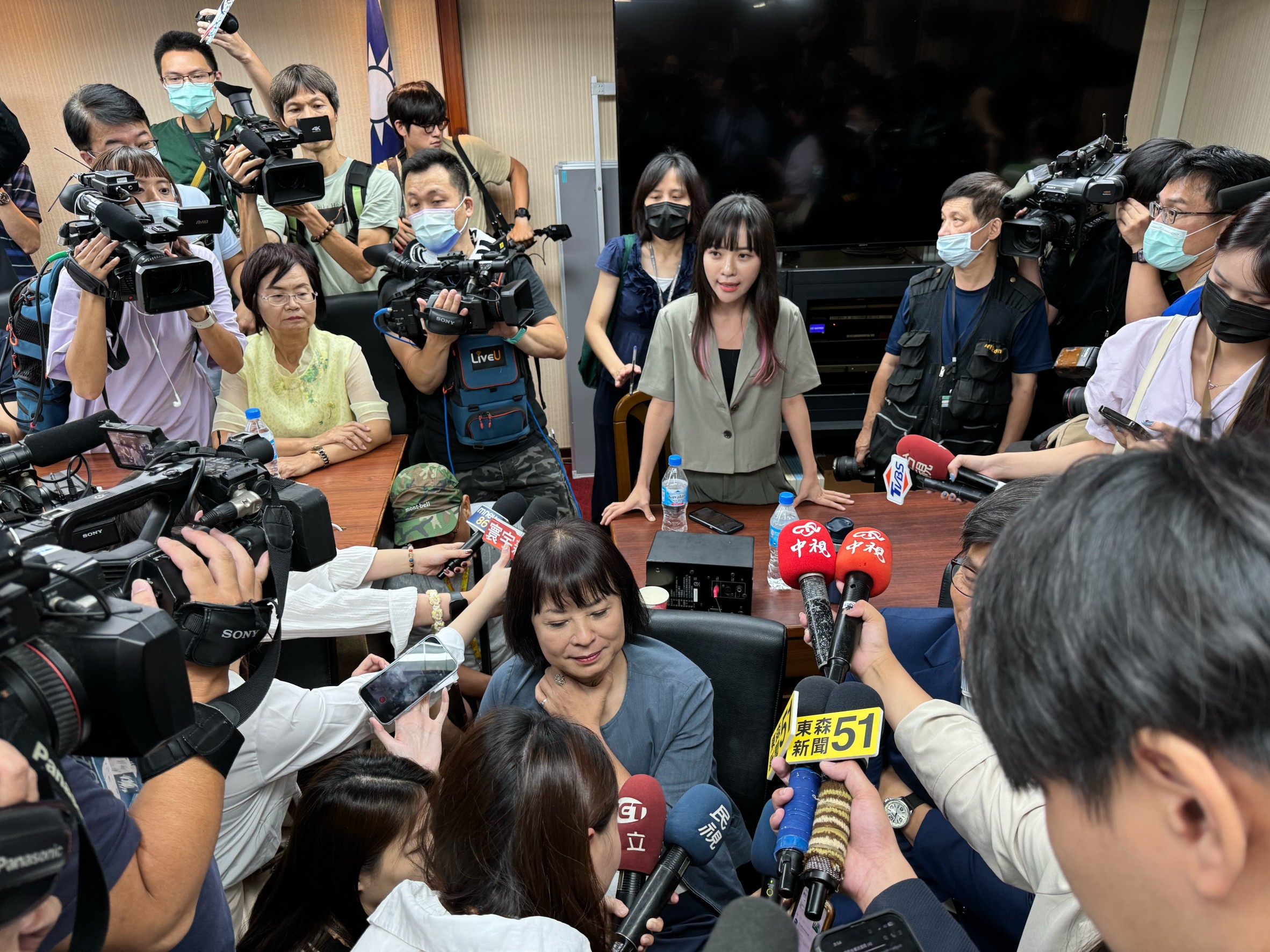 民進黨立委黃捷目睹王鴻薇暴打林楚茵，她建議王要去接受心理治療。