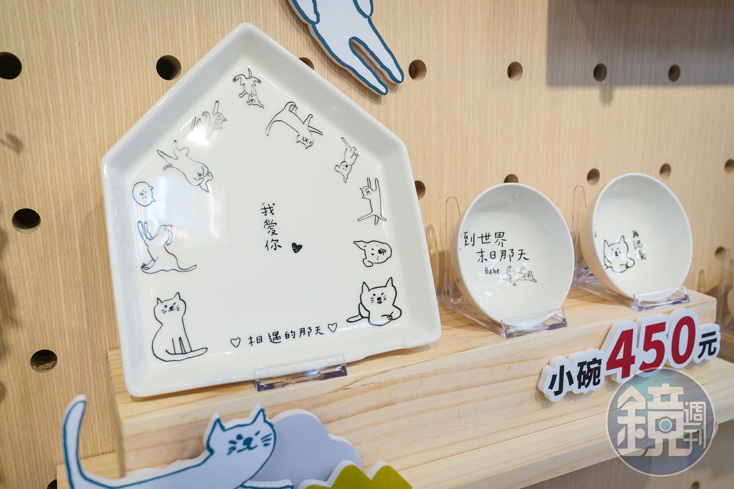 2023年樂陶陶與李瑾倫「無尾香蕉動物學校」聯名,商品所得5%贊助「無尾香蕉動物學校」所中途的動物。