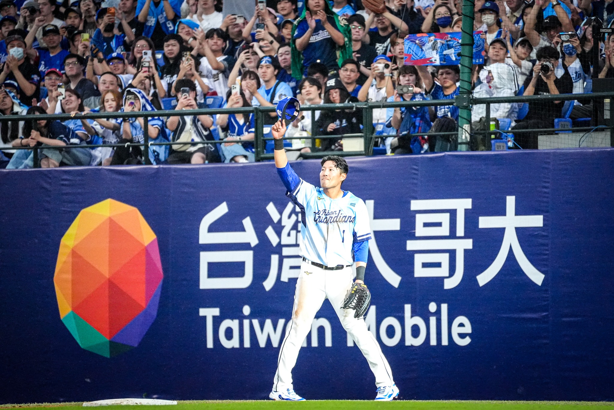 林哲瑄在引退賽用安打、得分、守備，替自己的最後一舞畫下完美句點。（翻攝自Fubon Guardians 富邦悍將棒球隊臉書）