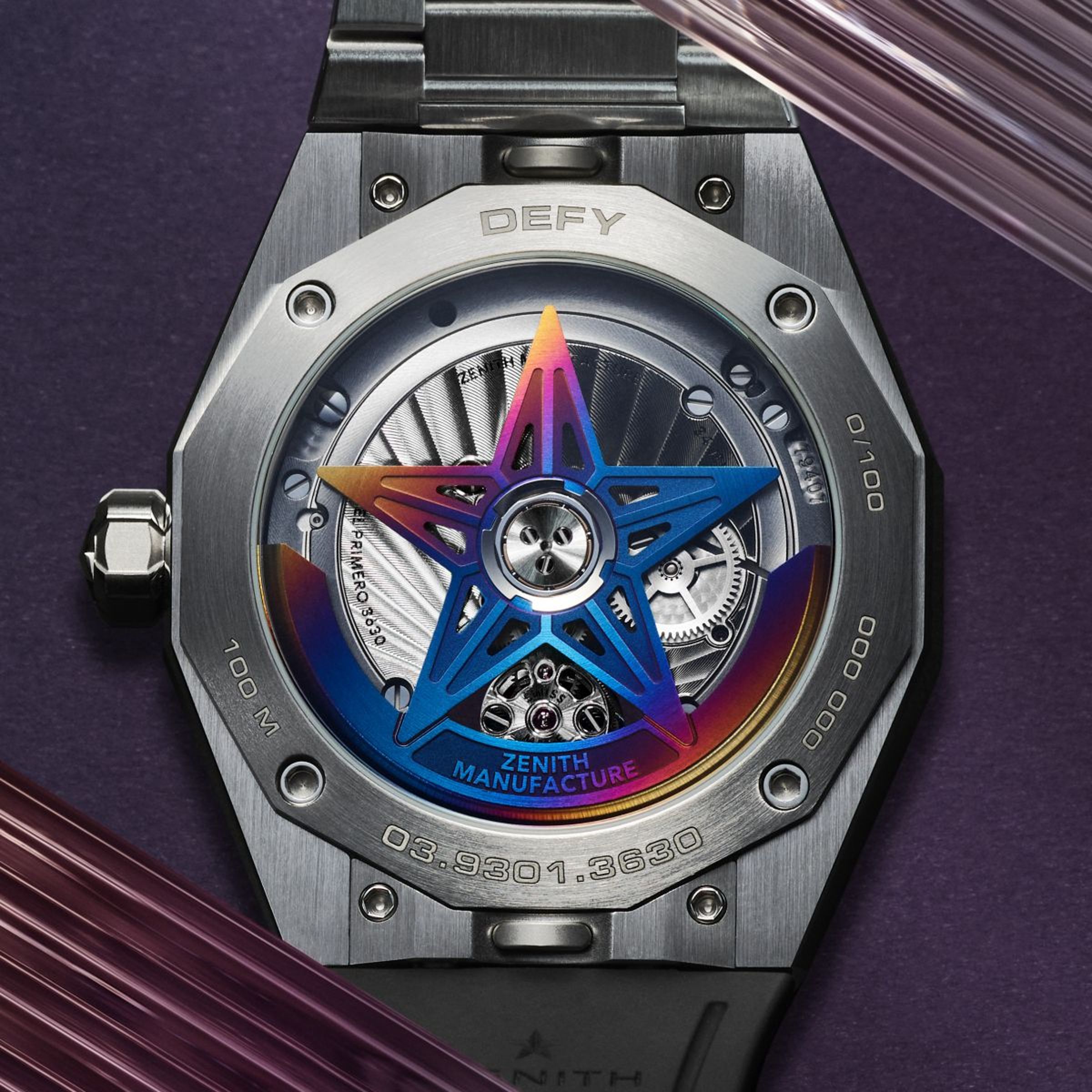 腕錶搭載El Primero 3630型機芯,星形自動盤也以獨特製程展現虹彩的效果。