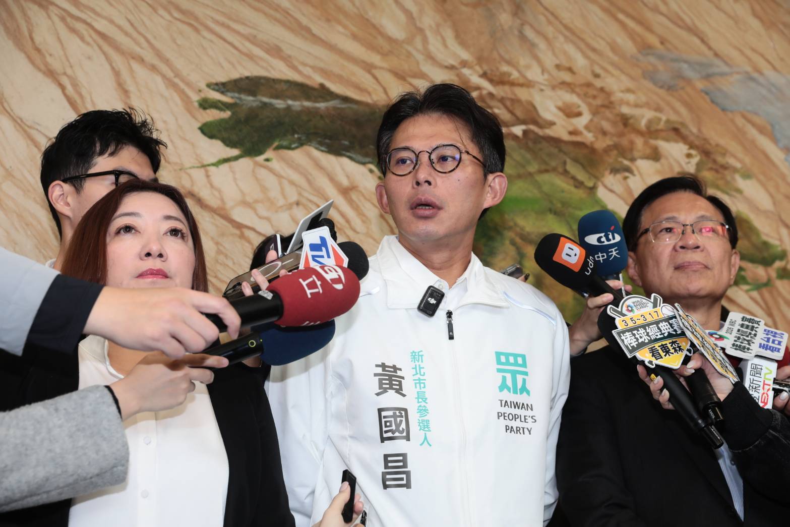 黃國昌則反嗆，民進黨到現在還在炒作這項議題，凸顯他們一天到晚在搞「政治鬥爭」。（鏡報林煒凱）
