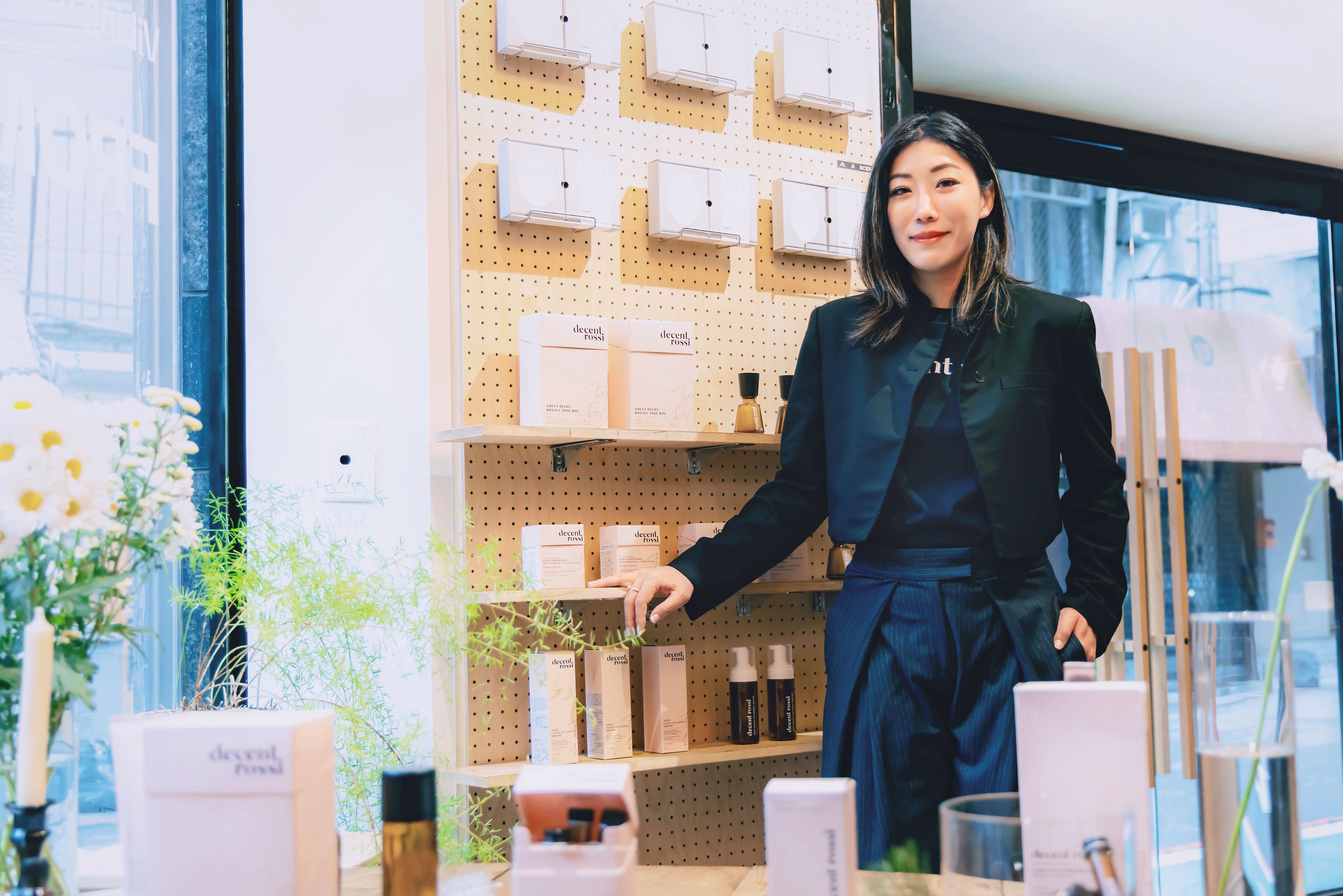 容易過敏的藥師楊家瑋，以自身需求研發洗髮粉，打造「decent rossi」品牌。