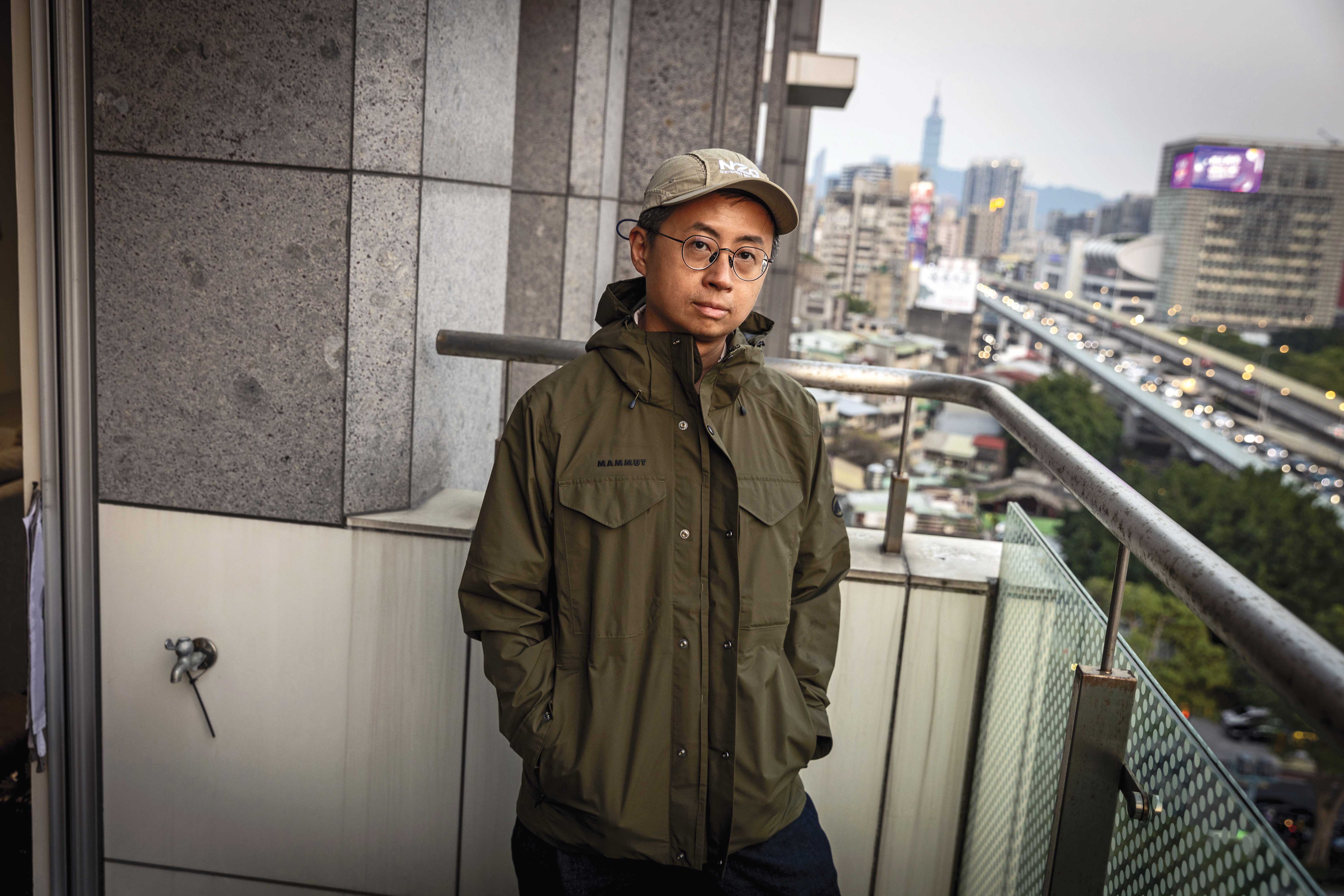 「上班不要看」的工作室陽台，能看到市民高架、台北101，風景極好。