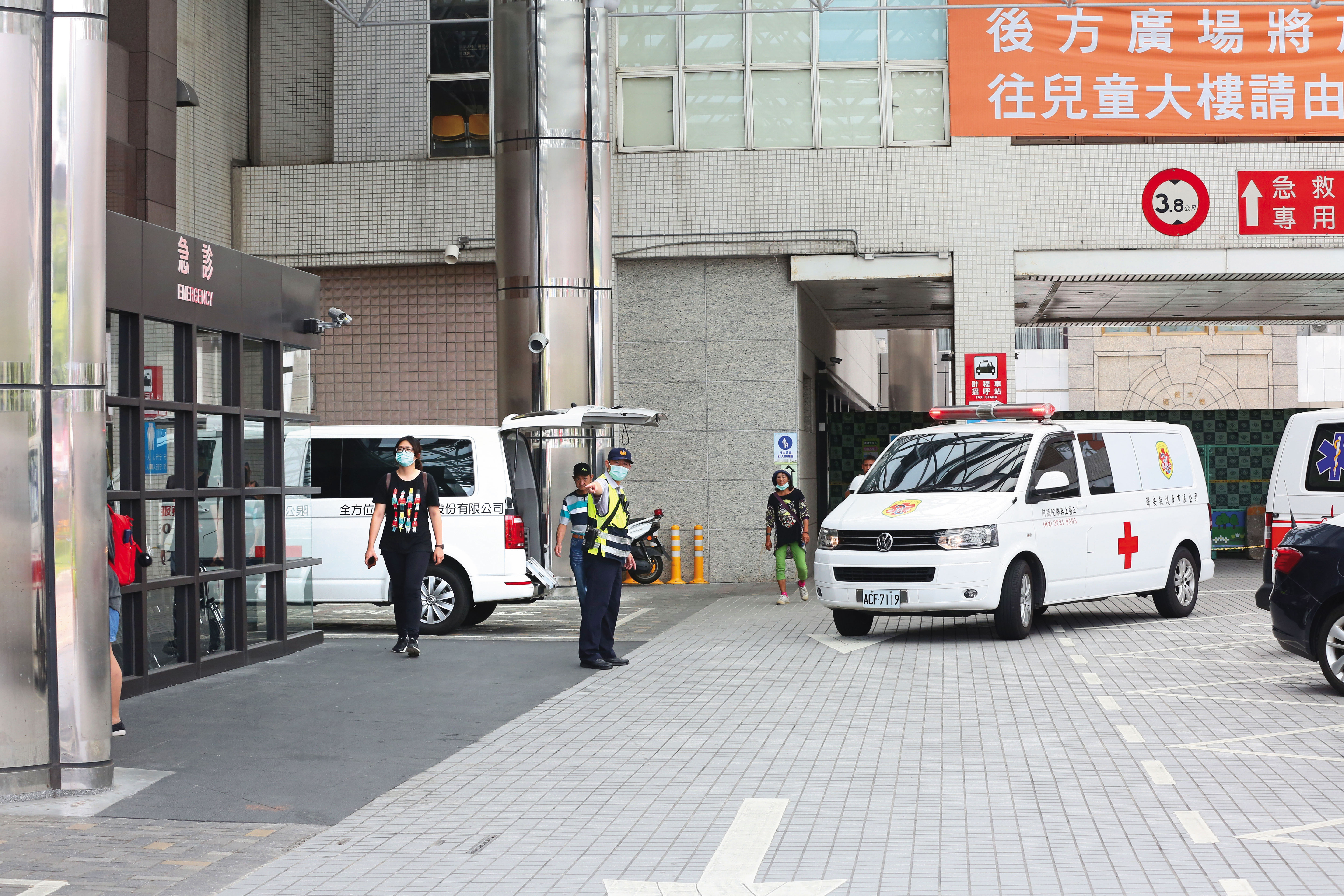 男童到院後被送往加護病房急救，4天後宣告不治，法醫已進行解剖，以釐清確切死因。