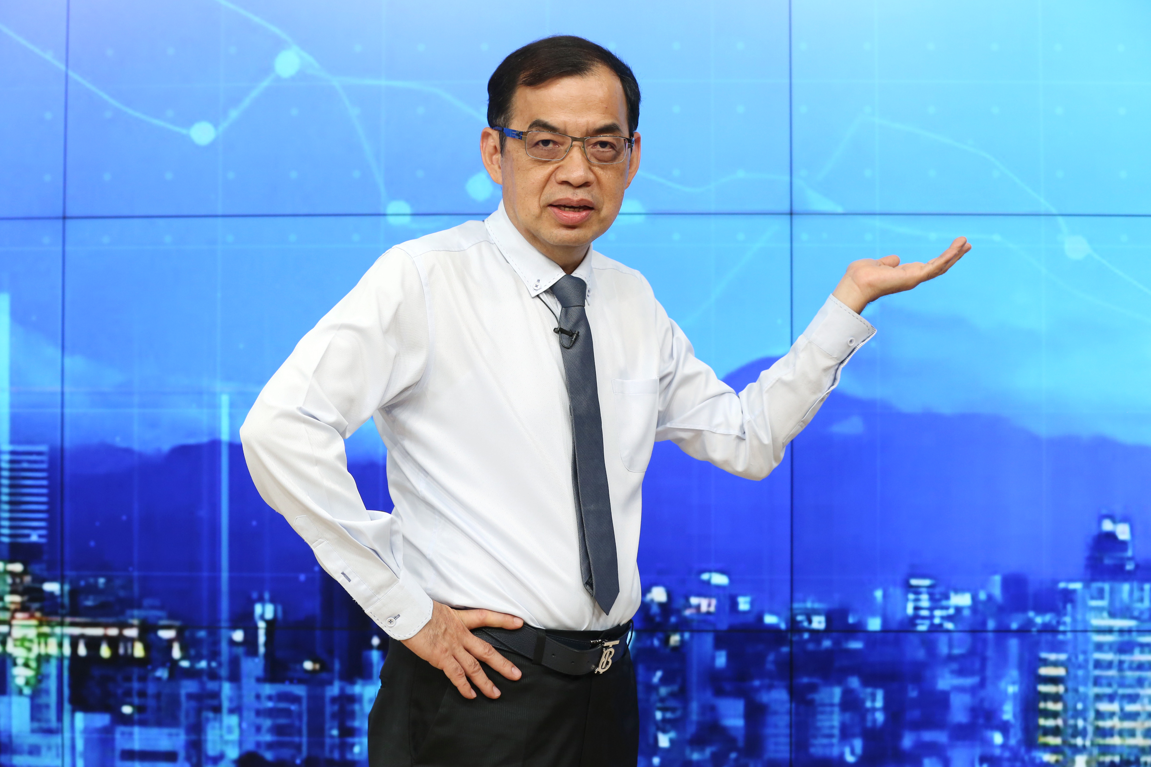 億元教授鄭廳宜說，具潛力、低本益比的題材概念股能多留意，他在《錢鏡你家》節目中，揭露4檔私房股。