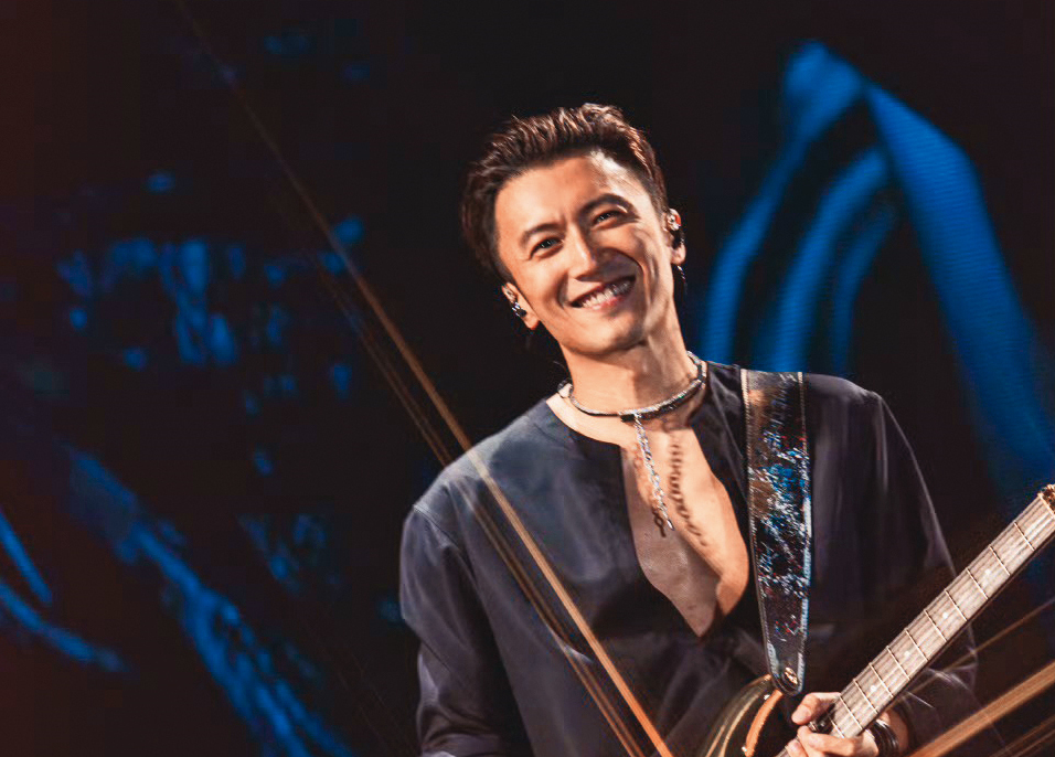 謝霆鋒時常跟品牌聯名推出限量新品。(翻攝謝霆鋒微博)