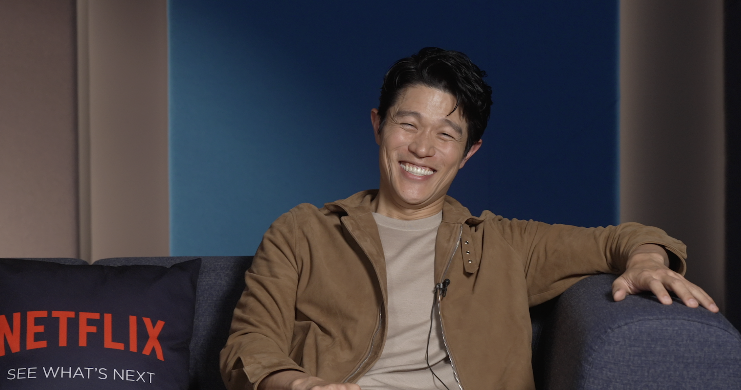 鈴木亮平以「冴羽獠」身分推薦《城市獵人》,講完自己都覺得超鬧。(Netflix提供)