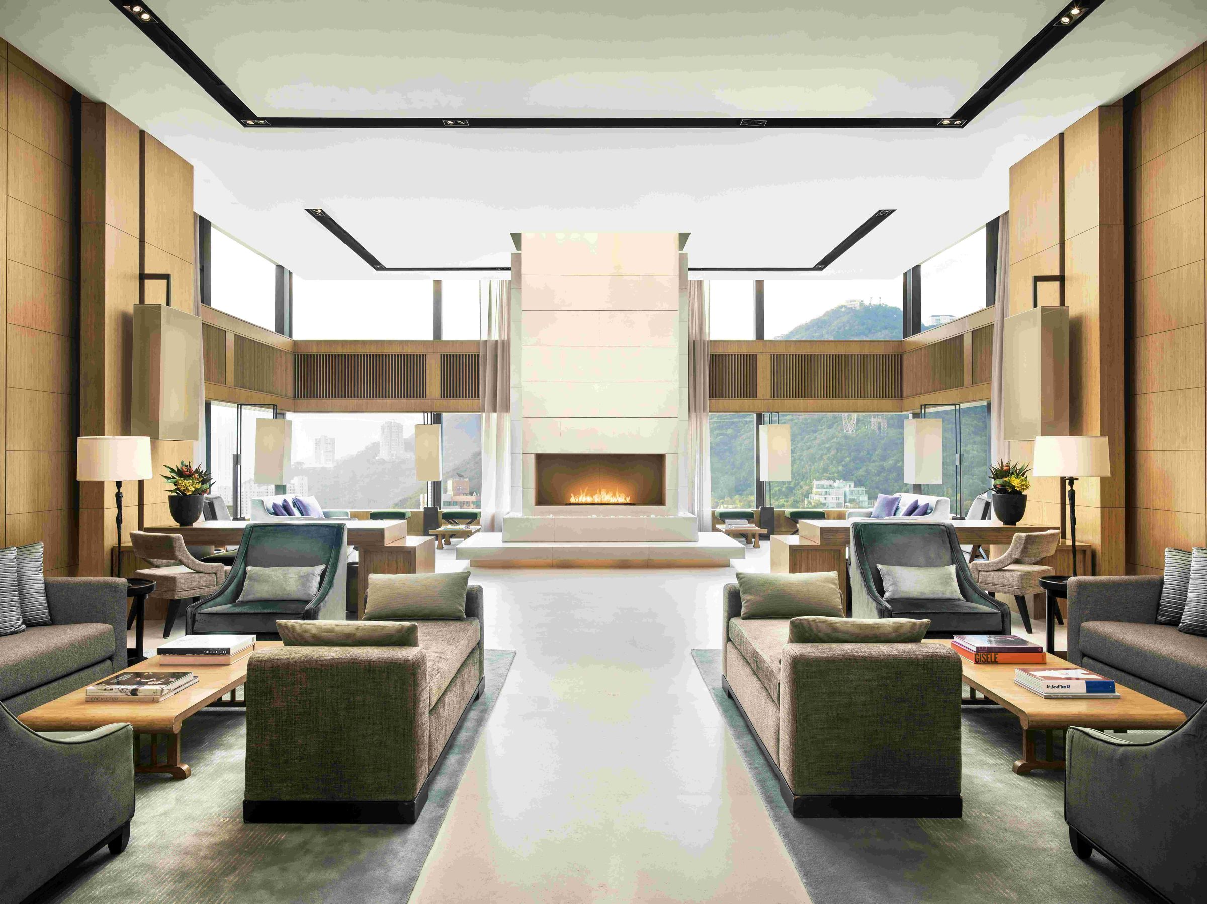 Sky Lounge引入大量自然天光,營造舒適如家的氛圍。(Upper House提供)