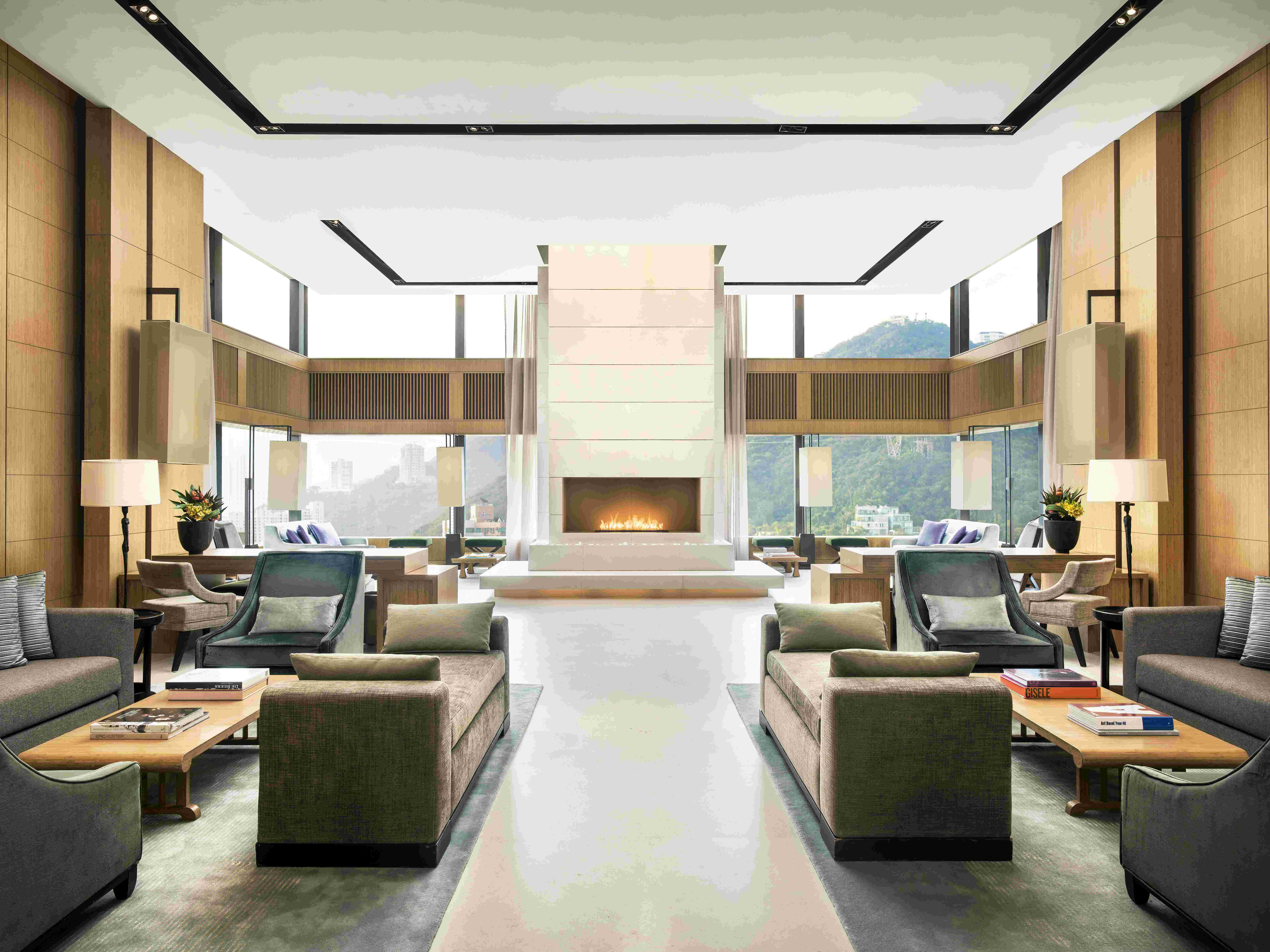Sky Lounge引入大量自然天光,營造舒適如家的氛圍。(Upper House提供)