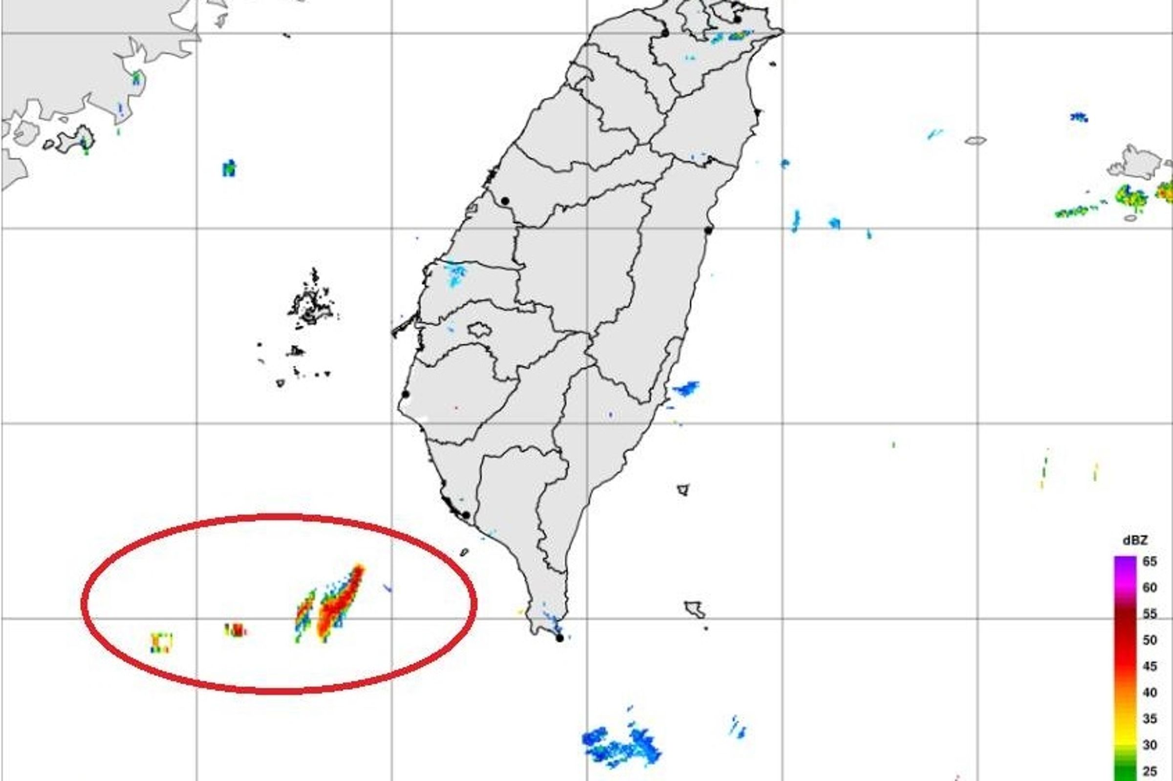 鄭明典認為,紅圈處的回波很可能屬於「軍事活動。(翻攝自鄭明典臉書)