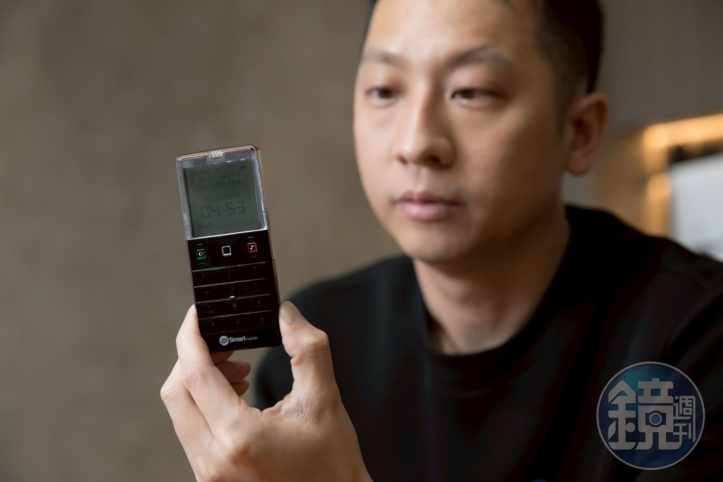 莊涵凱曾去中國批手機貼上創宇品牌販售，手機外型小巧，可惜最後賤價拋售。