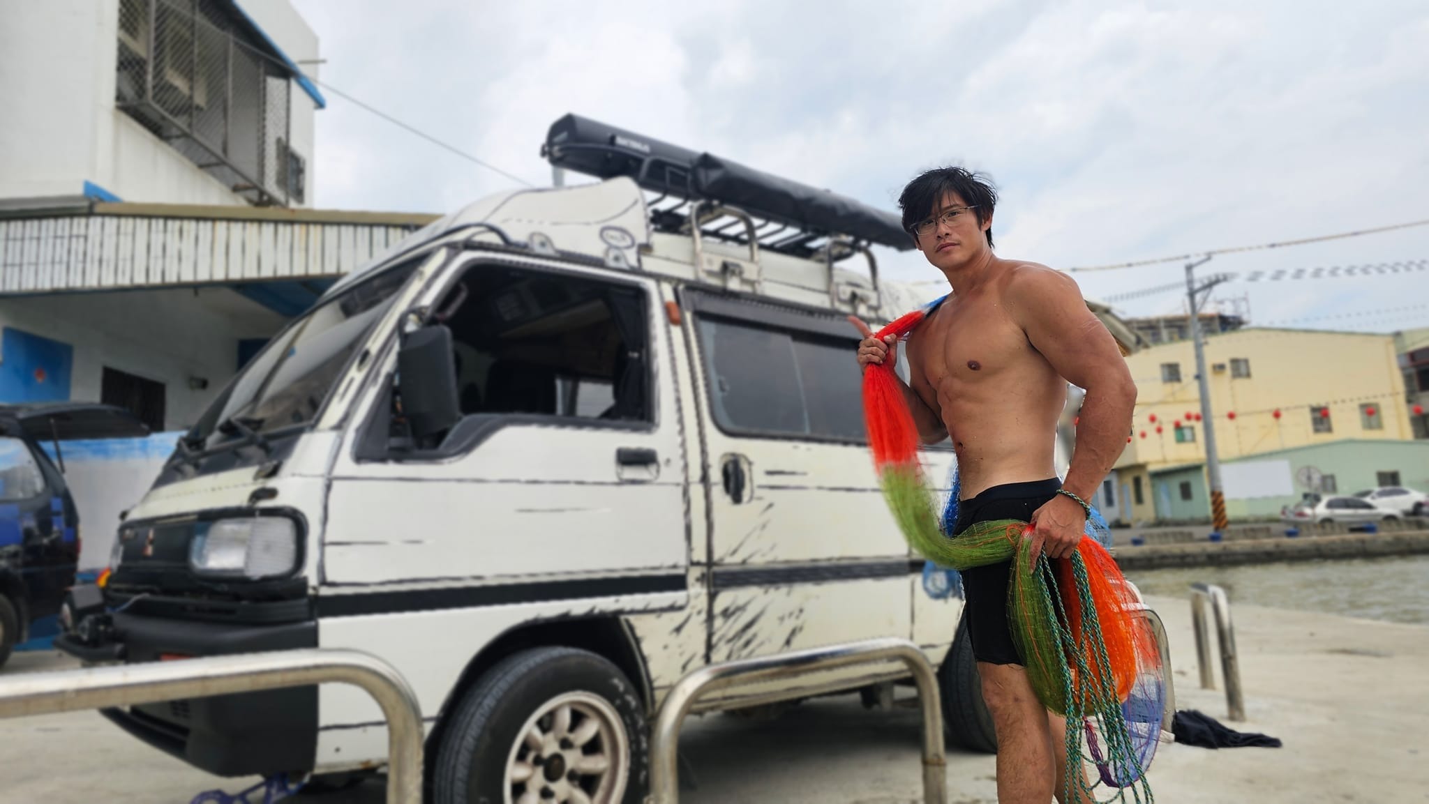 Crazy熊發文酸「女生露個X就7000萬觀看，我也是暈了」被網友揶揄。（翻攝Crazy熊臉書）