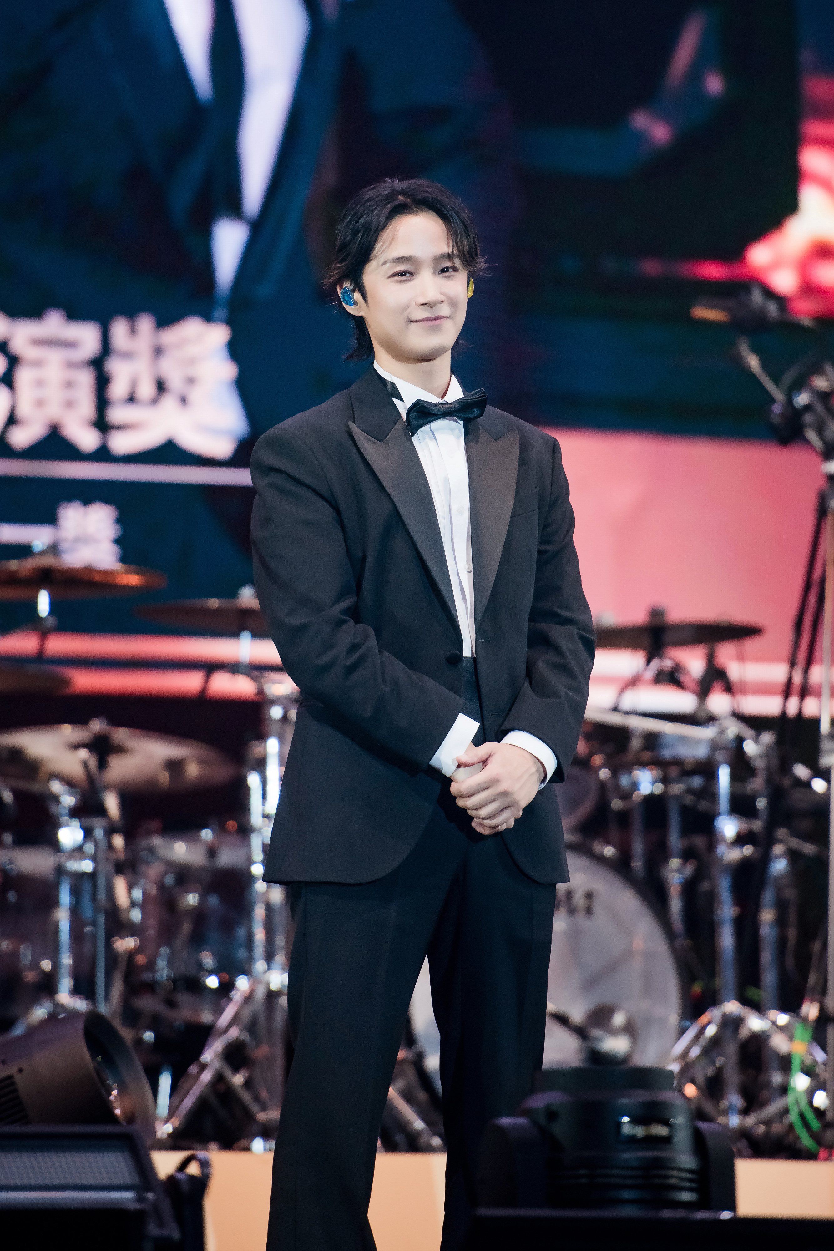FTISLAND貝斯手李在真護送粉絲下台超貼心。（希林提供）