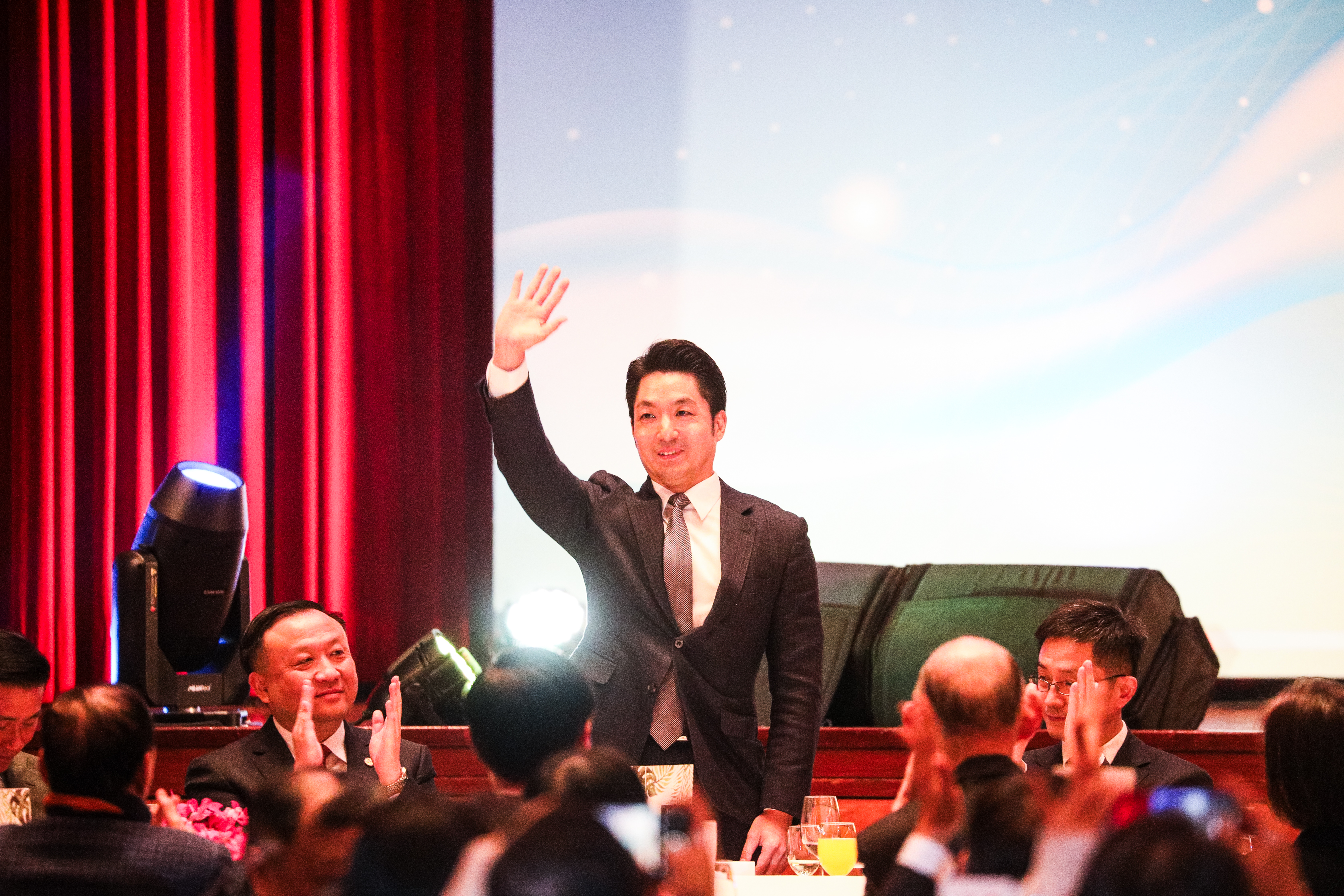 蔣萬安在雙城論壇歡迎晚宴致詞，引述瓊瑤的自傳內容「戰爭代表的就是流浪與苦難」，認為這些都在提醒兩岸，交流與和平的重要。