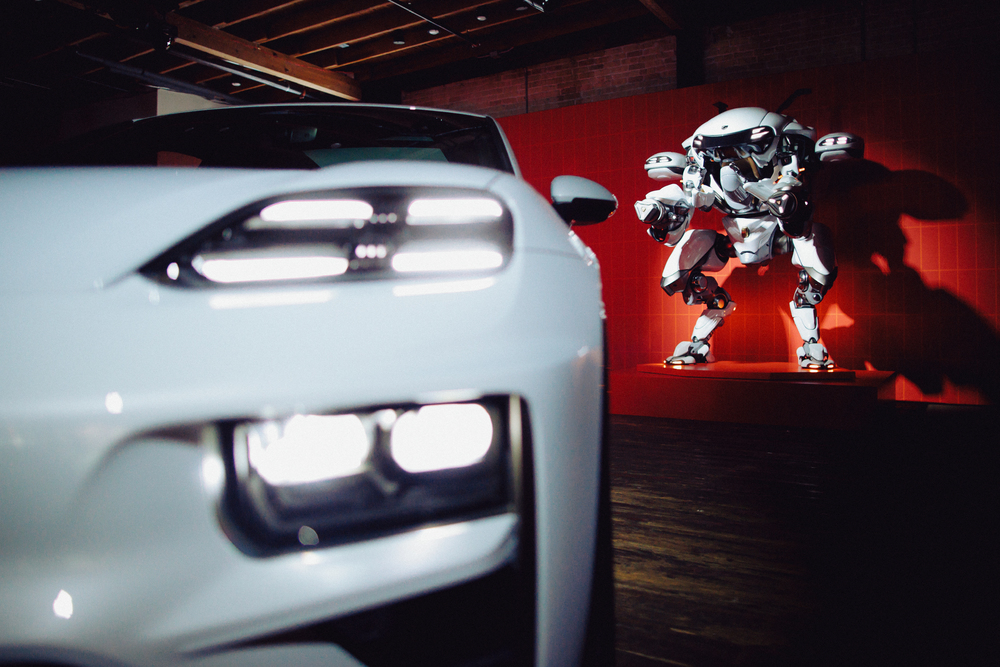 【鏡車文化】《鬥陣特攻2》x保時捷純電Macan！打造未來戰士的新裝甲