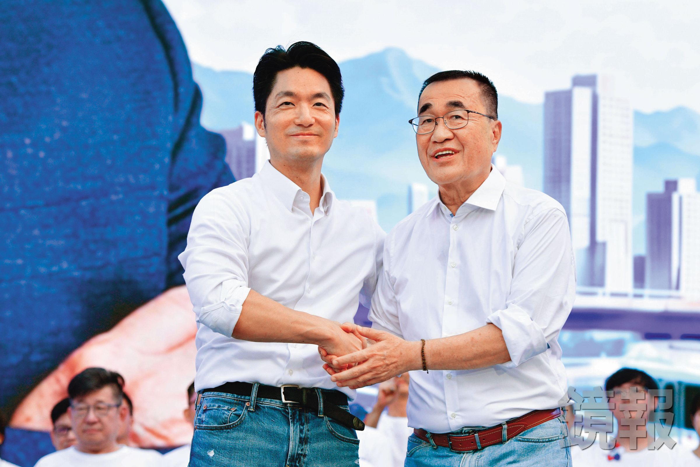 藍輔選系統多數認同,蔣萬安(左)與李四川(右)選情具高度正相關,雙北形成共伴效應。(鏡報李智為)