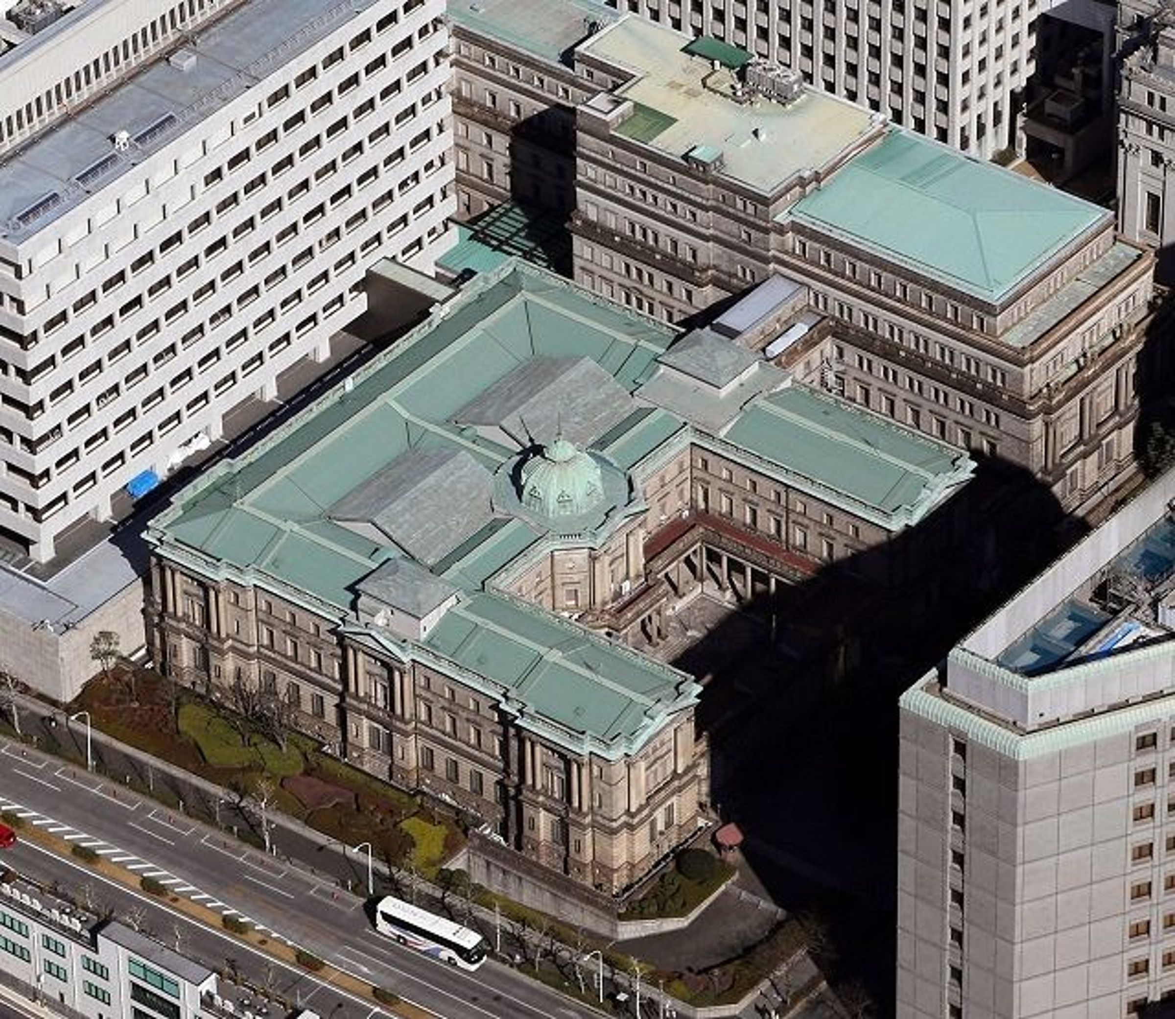 日本央行宣布結束負利率政策,時隔17年首度升息。(翻自X平台)
