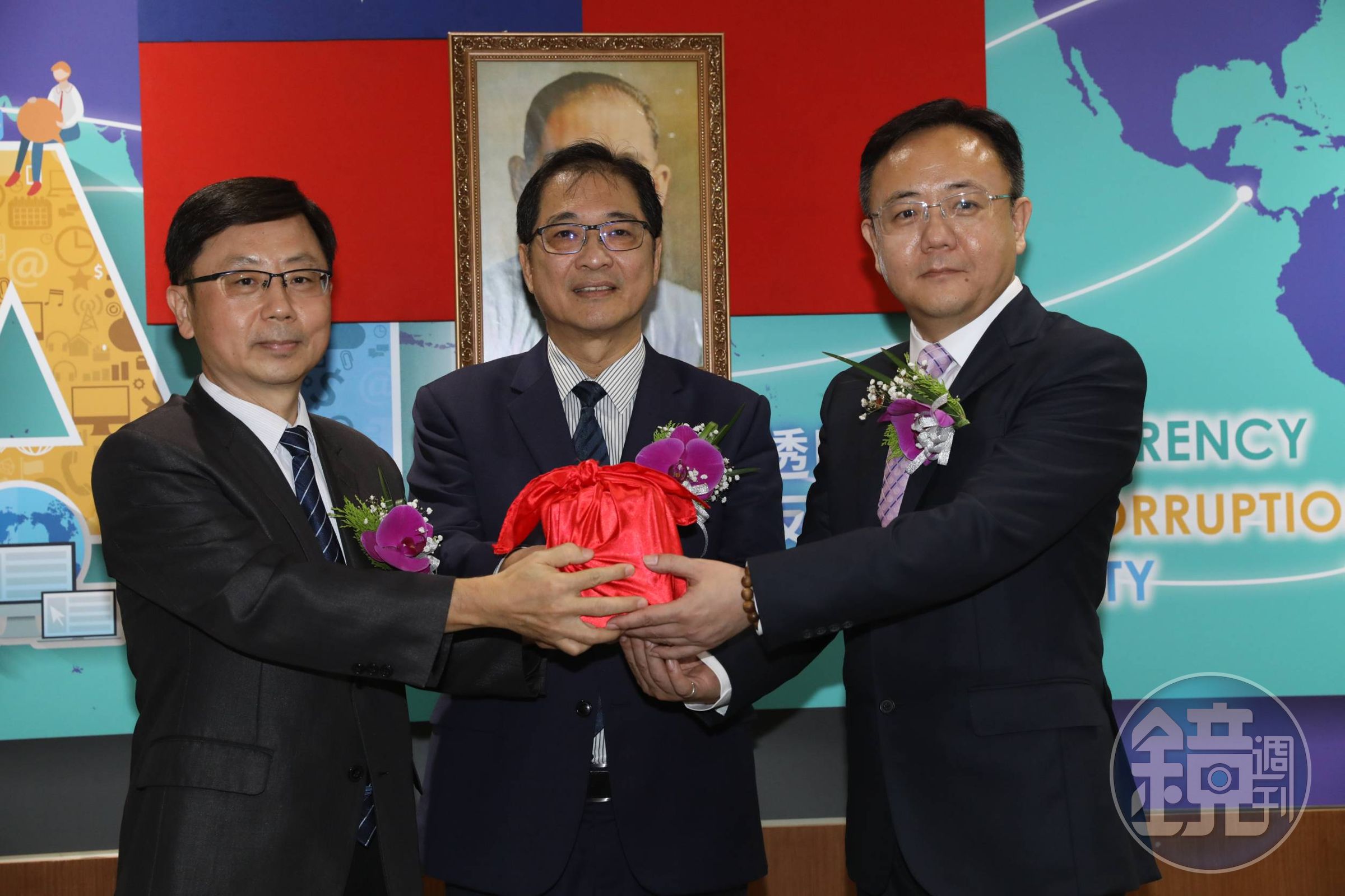 廉政署上午舉行署長交接典禮,由法務部長鄭銘謙監交,新任廉政署長馮成表示會全力以赴。