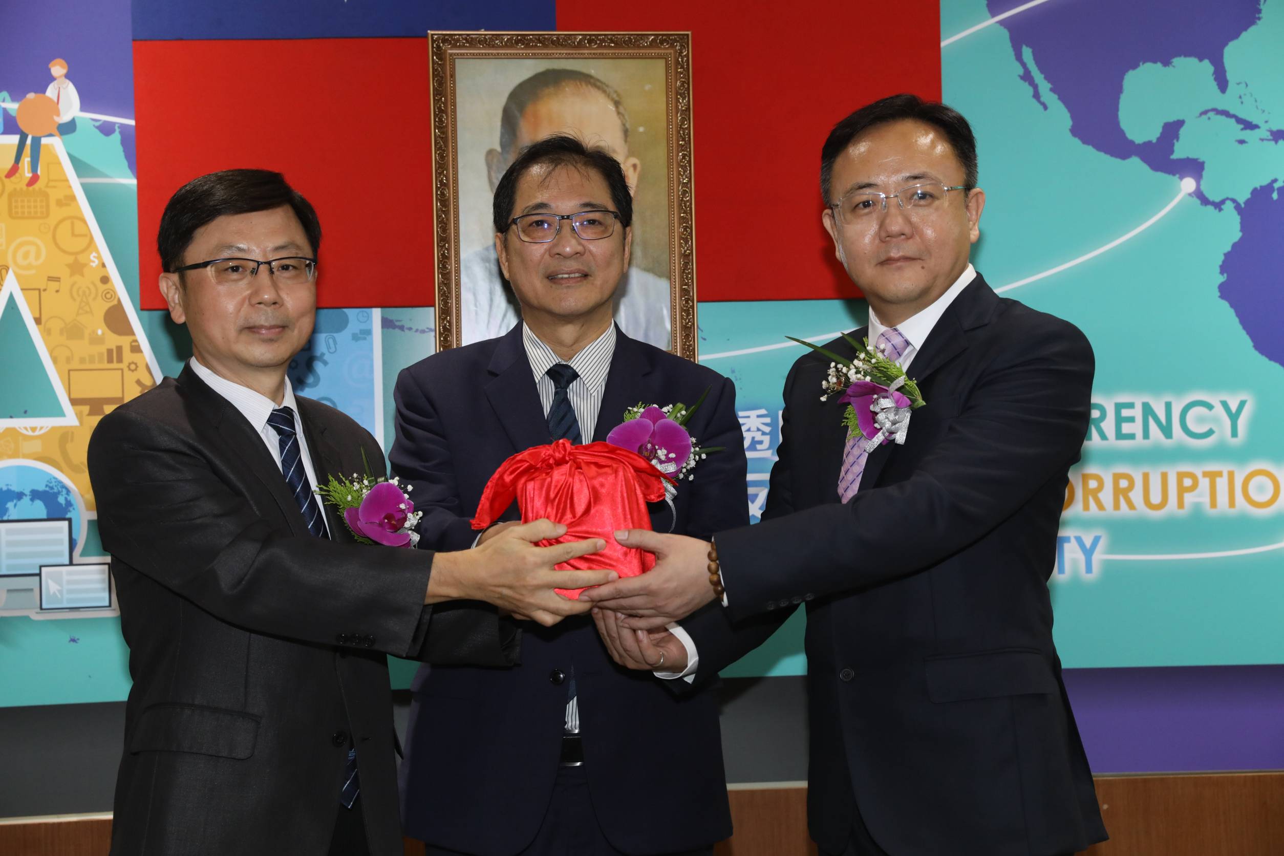 廉政署上午舉行署長交接典禮，由法務部長鄭銘謙監交，新任廉政署長馮成表示會全力以赴。