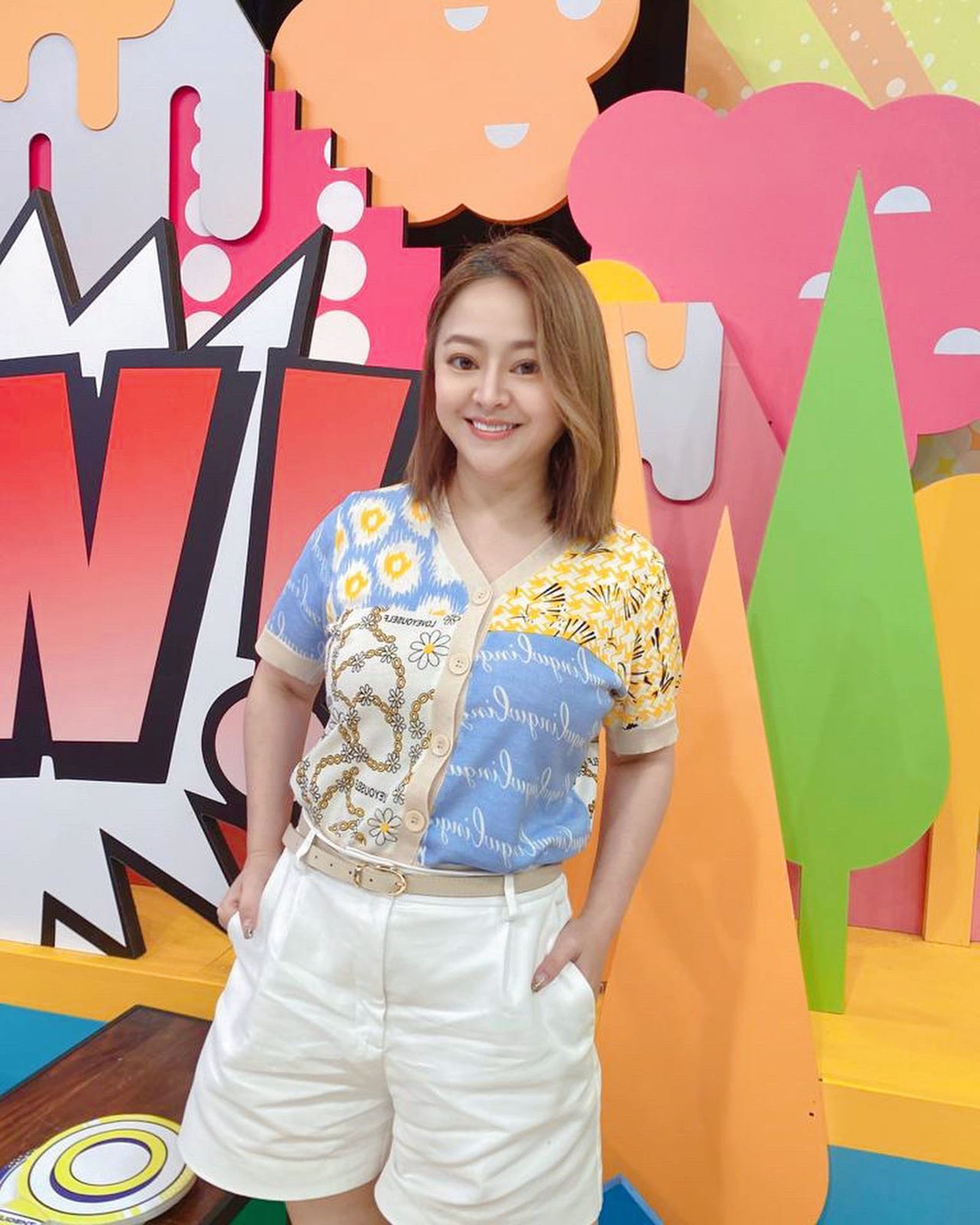 何嘉文遭前男友調情，但朋友提醒後瞬間清醒。（翻攝自何嘉文IG）