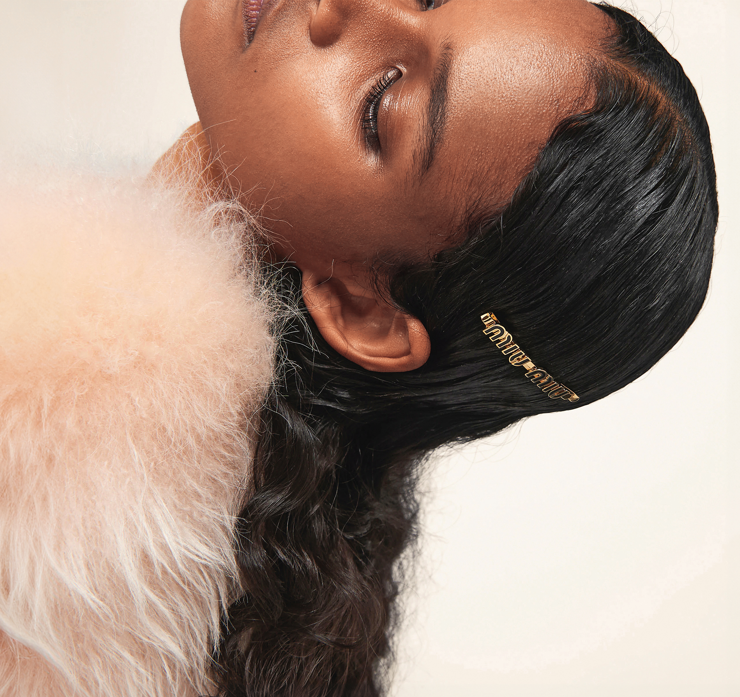 Logo搪瓷金屬髮夾 NT$12,500（翻攝自Miu Miu官網）