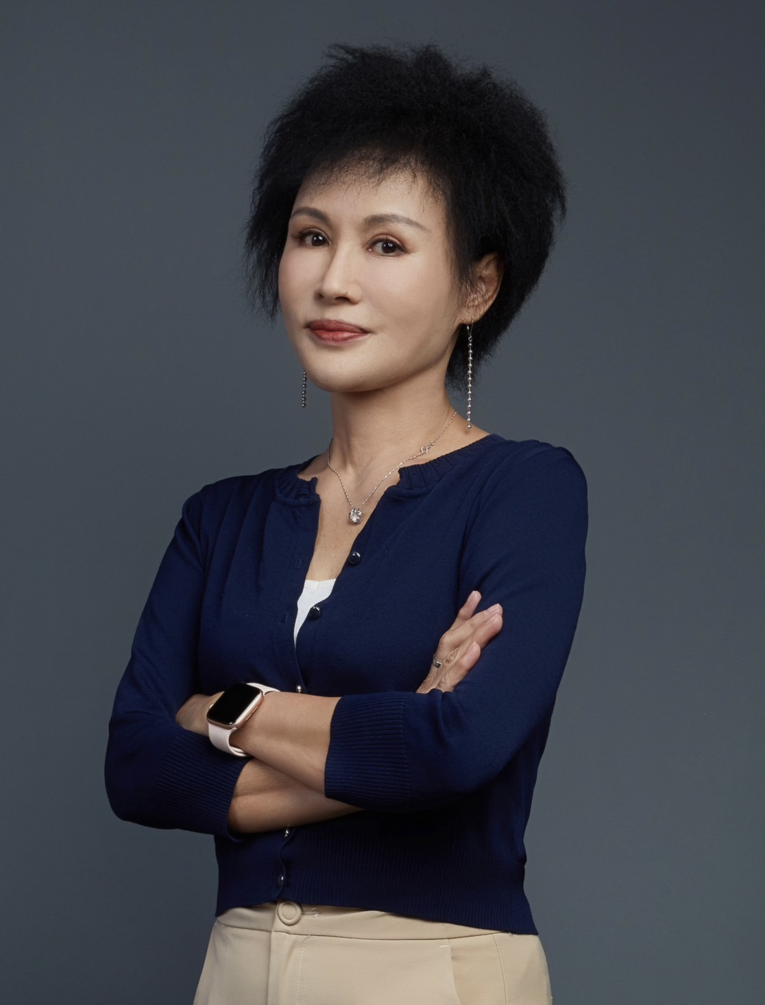 資深護理師譚敦慈說，選購洗衣精前，應先看清楚成分內容，審慎挑選，成分越單純、越天然越好。（譚敦慈護理師提供）