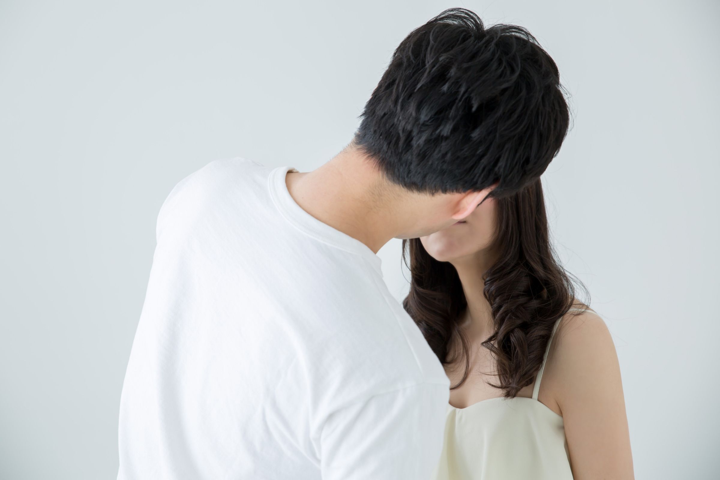 一名人妻婚內出軌男同事，為此離婚想跟小王在一起，沒想到男方卻提議分手，讓她崩潰走上絕路。（示意圖，photoAC）

