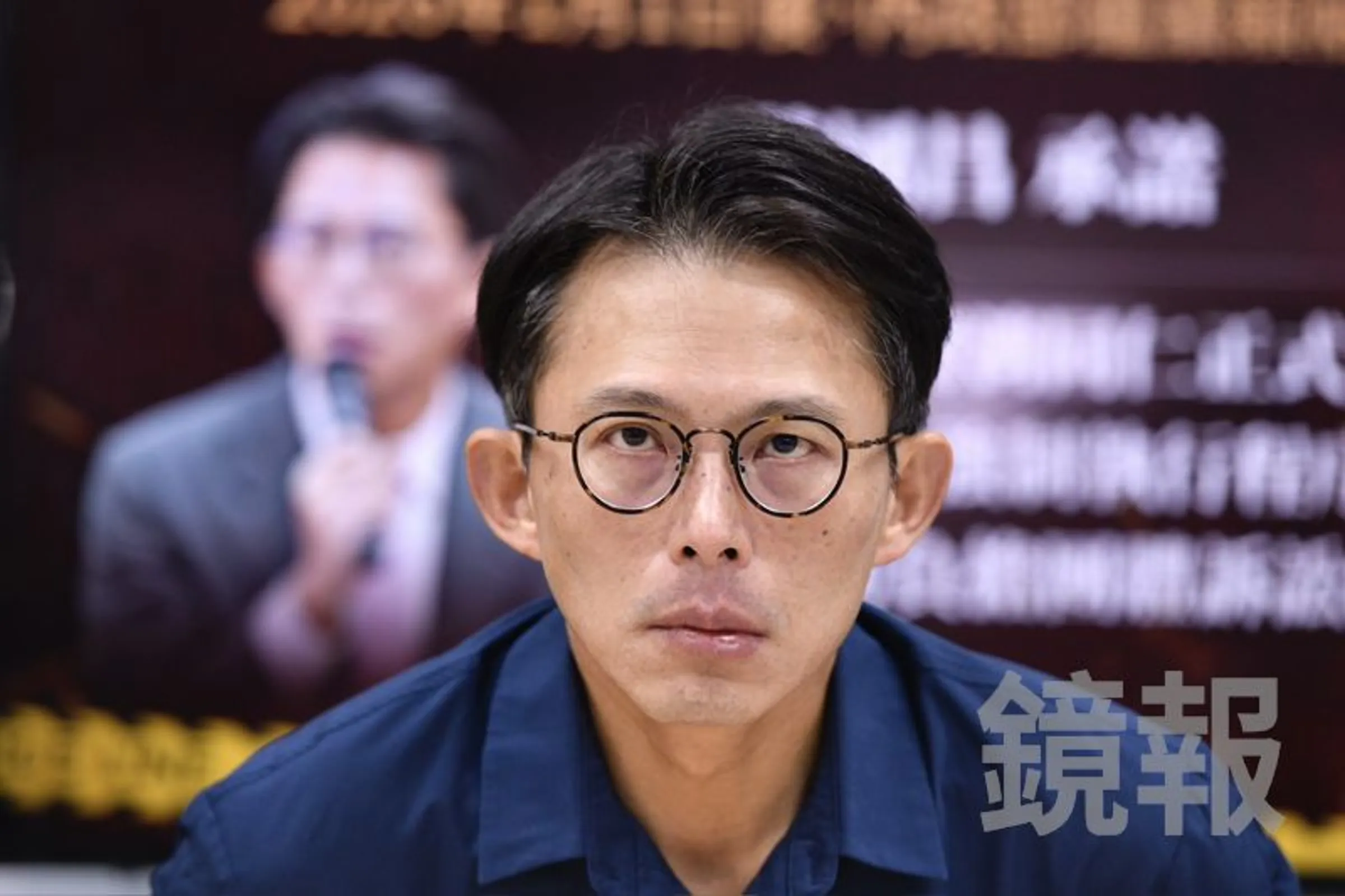 民眾黨版軍購條例遭吳崢抓包第一條就漏字。（鏡報李智為攝）