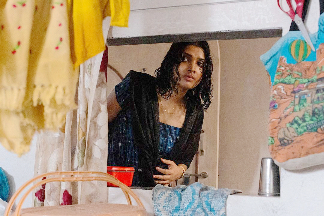 迪芙亞普拉巴片中的親密戲與裸露片段遭外流，但她大方回應，表示親密戲如同日常生活的一部分。（海鵬提供）