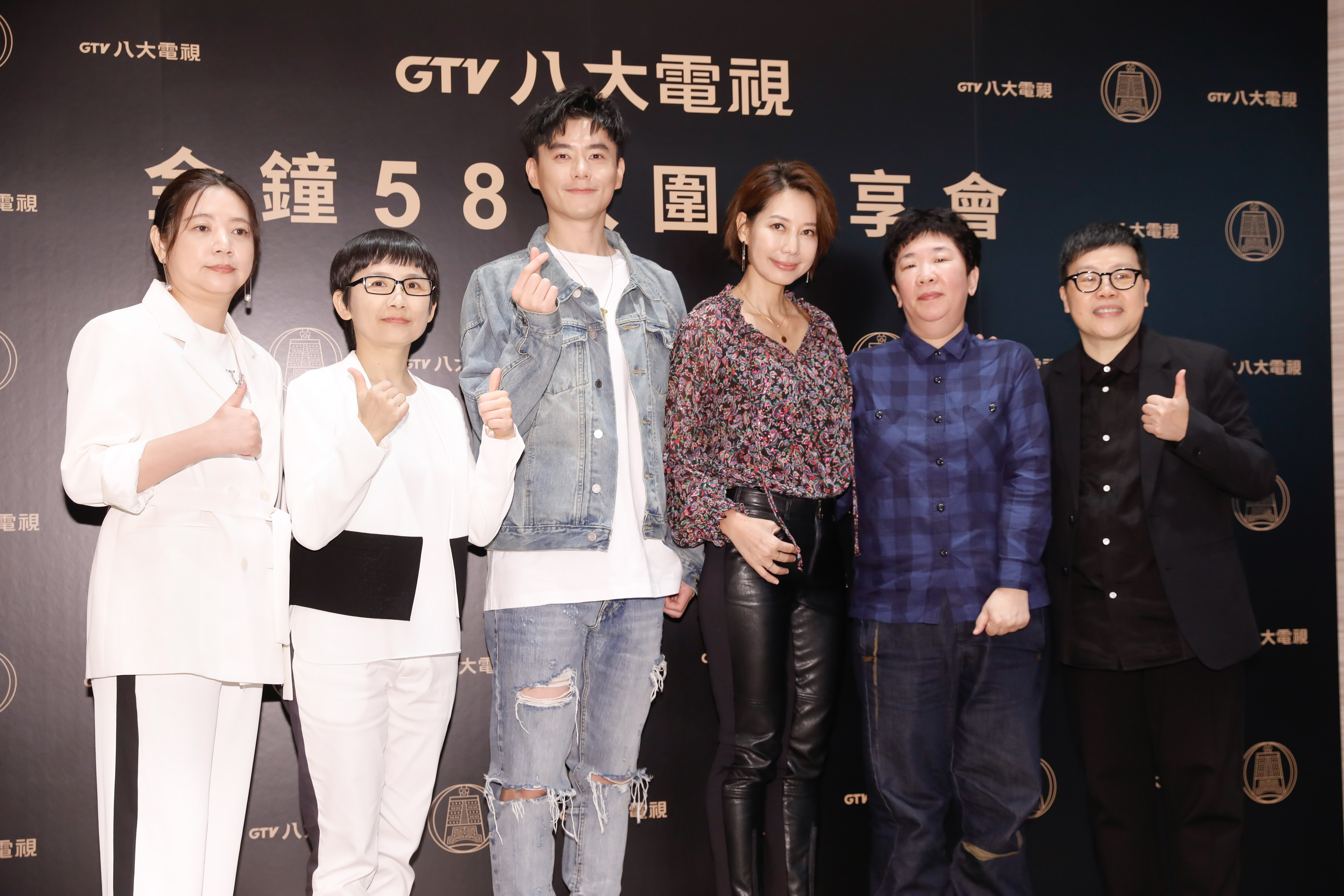 《她和她的她》總監辛舒蓓、導演卓立、李程彬、丁寧、編劇溫郁芳、總監製葉如芬出席金鐘入圍分享。