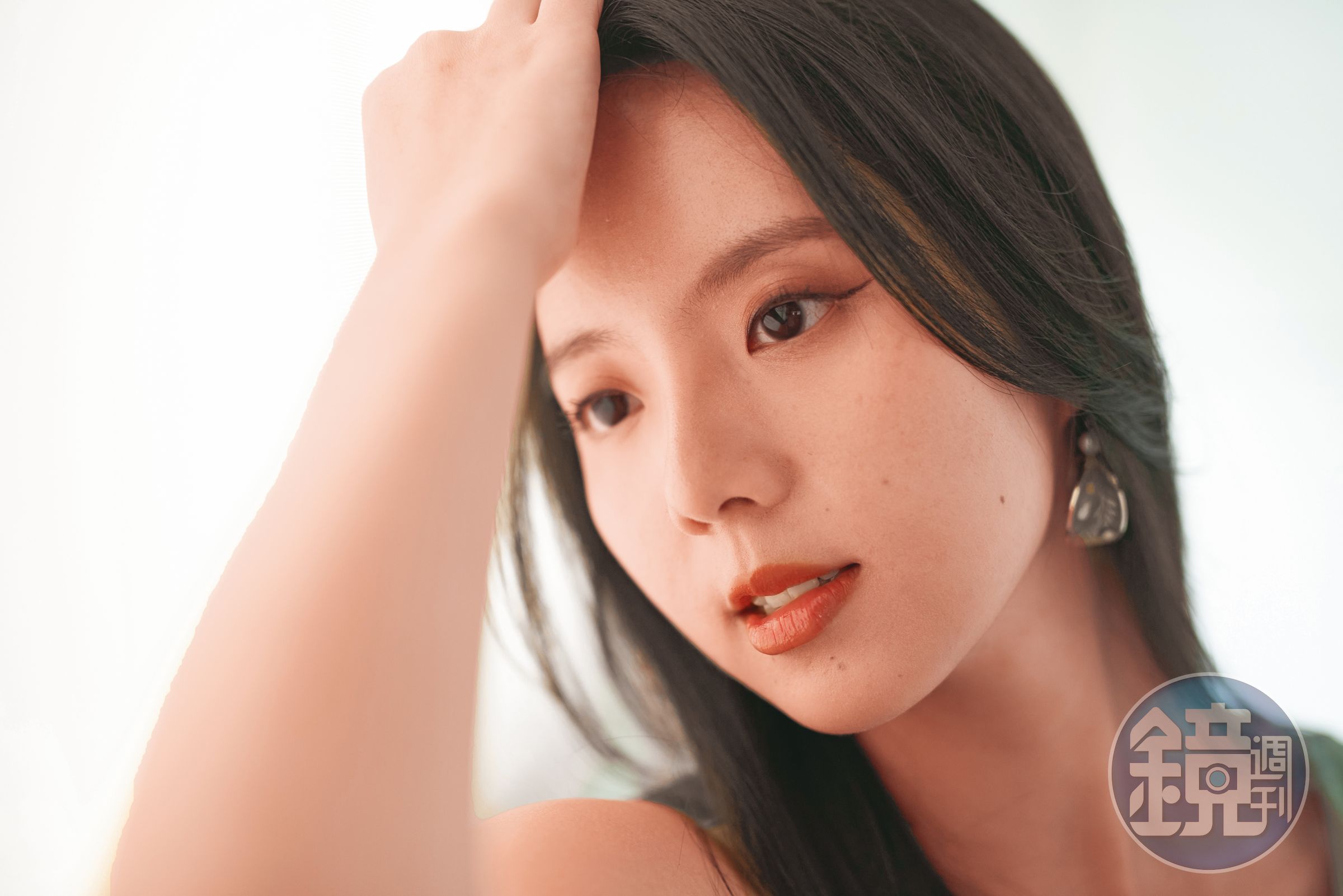 因為外型與功課俱佳，茉子凝國中時一度被嚴重霸凌，在她考上台中女中後才得到解脫。