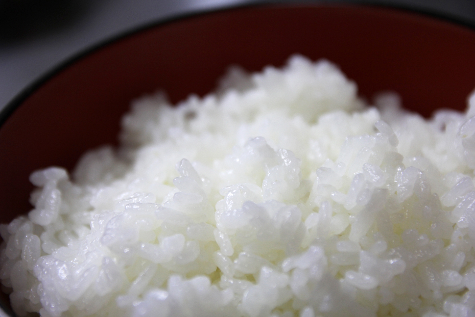 對於米放太久口感變差,該怎麼辦?日本料理網站建議,可以在煮飯的過程加少量的蜂蜜,能讓煮出來的白飯,像是新米的美味,圖為示意圖。(翻攝自PhotoAC圖庫)